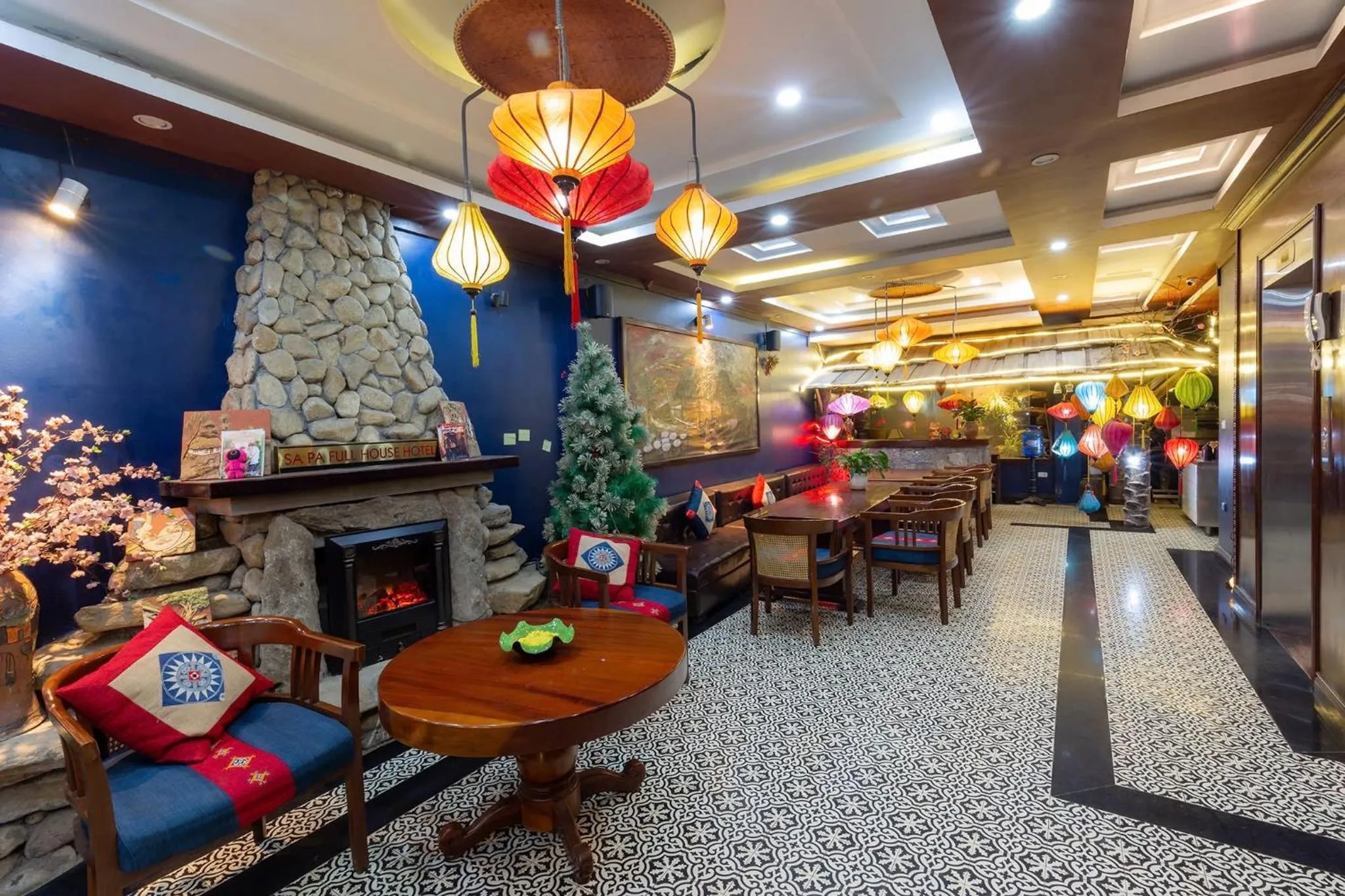 Seating area in SAPA FULL HOUSE HOTEL