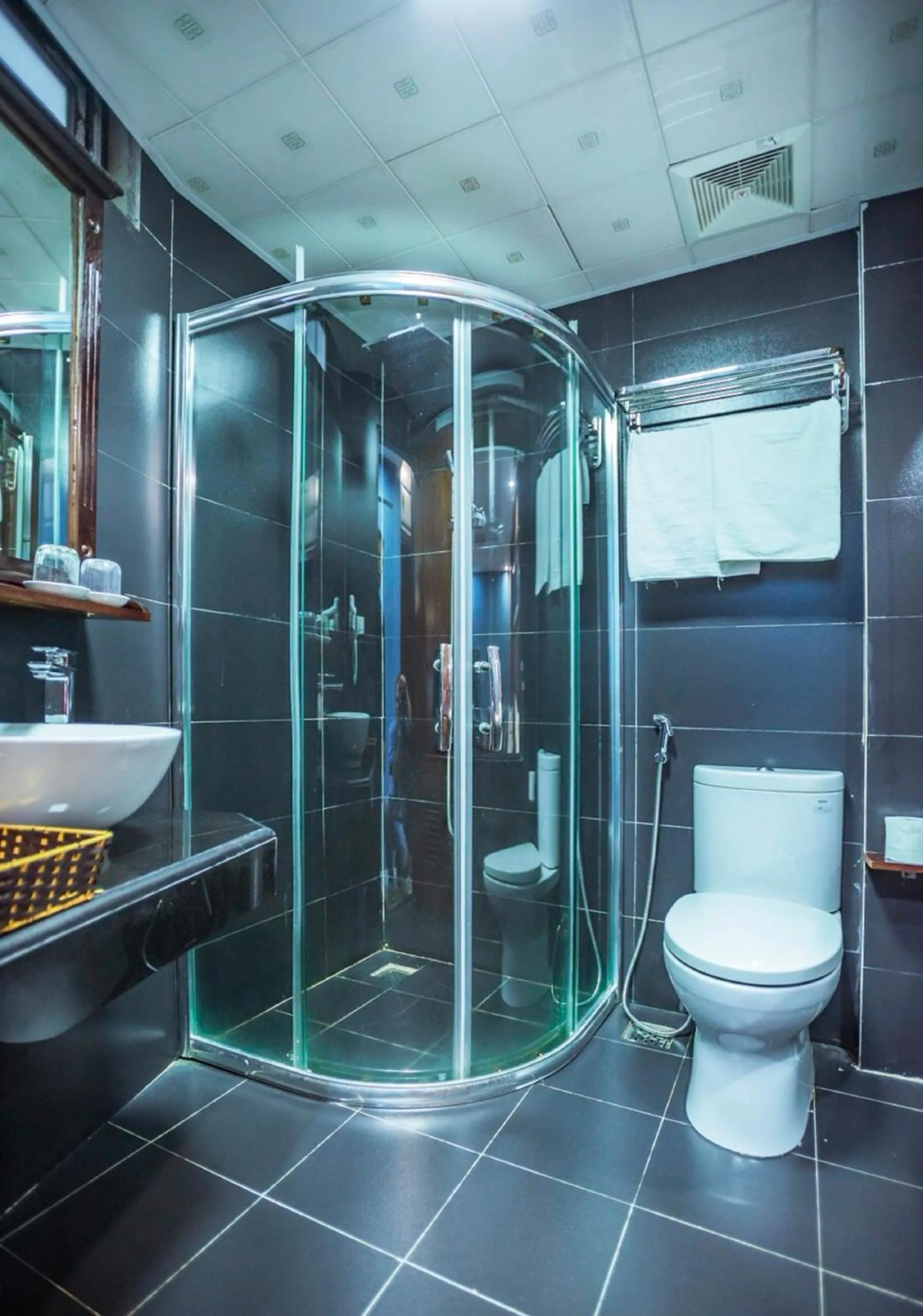 Toilet in SAPA FULL HOUSE HOTEL