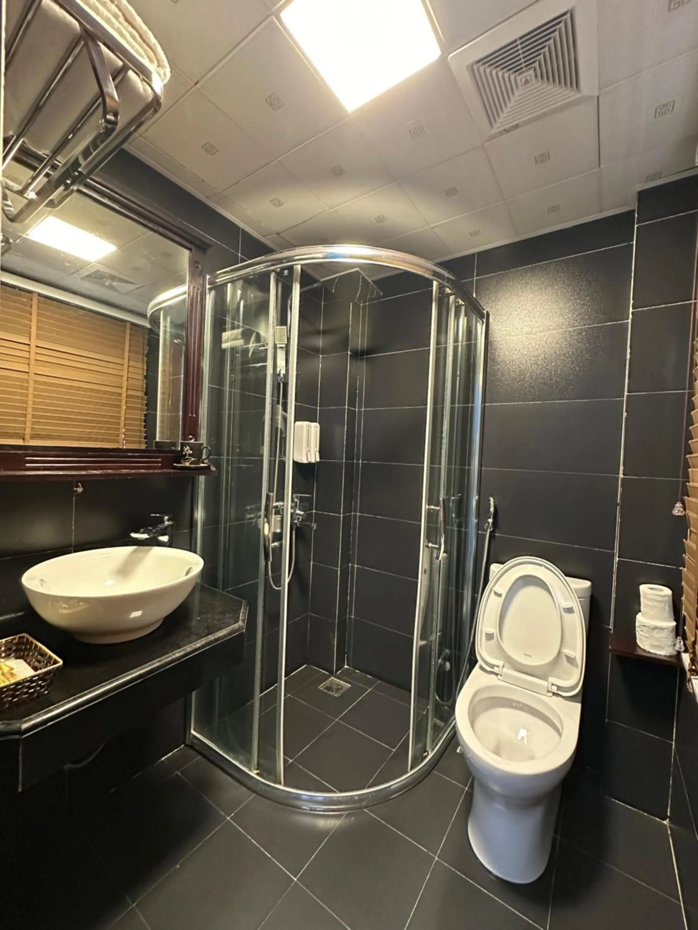 Shower in SAPA FULL HOUSE HOTEL