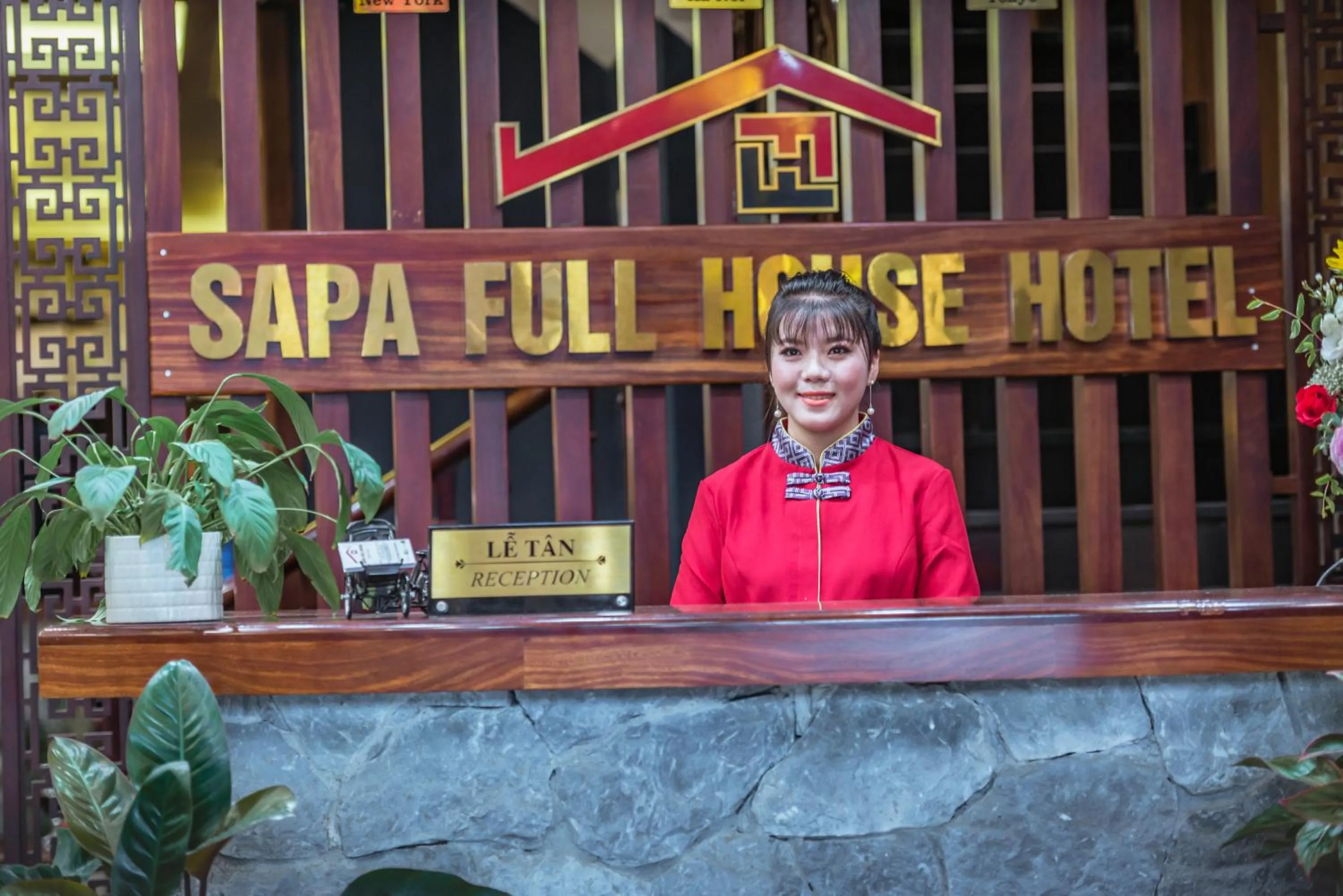 Staff in SAPA FULL HOUSE HOTEL