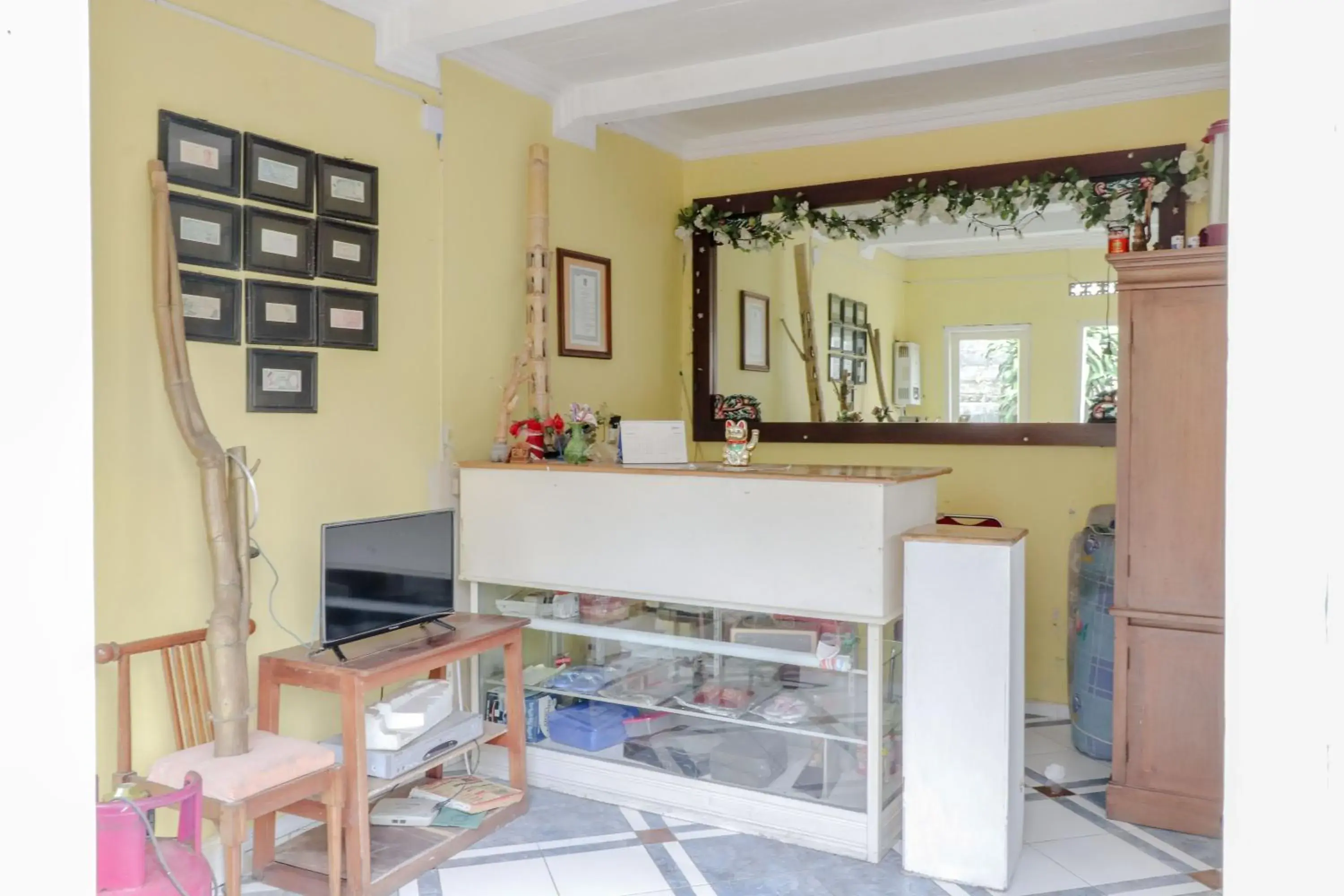 Lobby or reception in Hotel Kayu Manis Lobby or reception in Hotel Kayu Manis