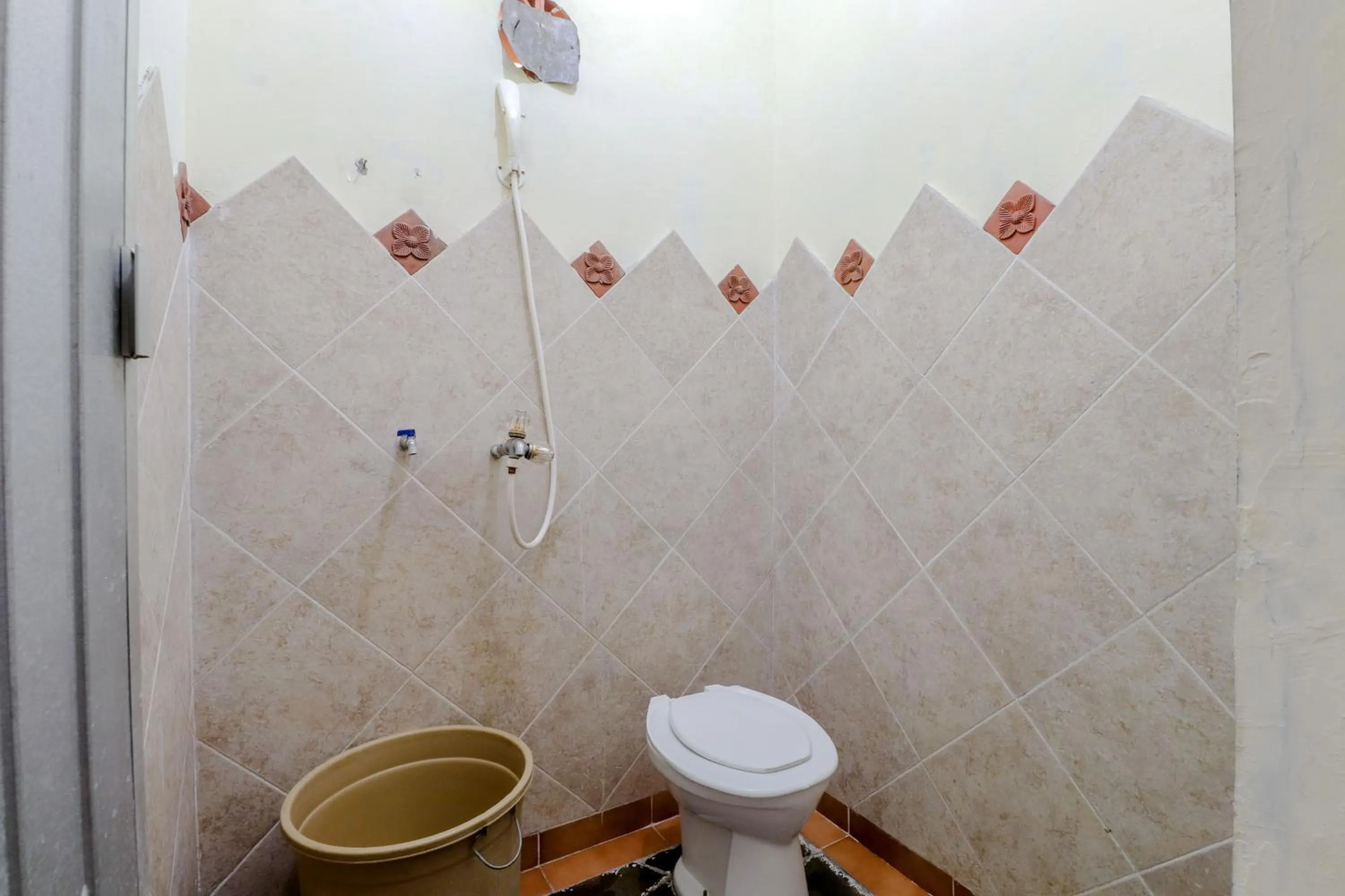 Bathroom in Hotel Kayu Manis