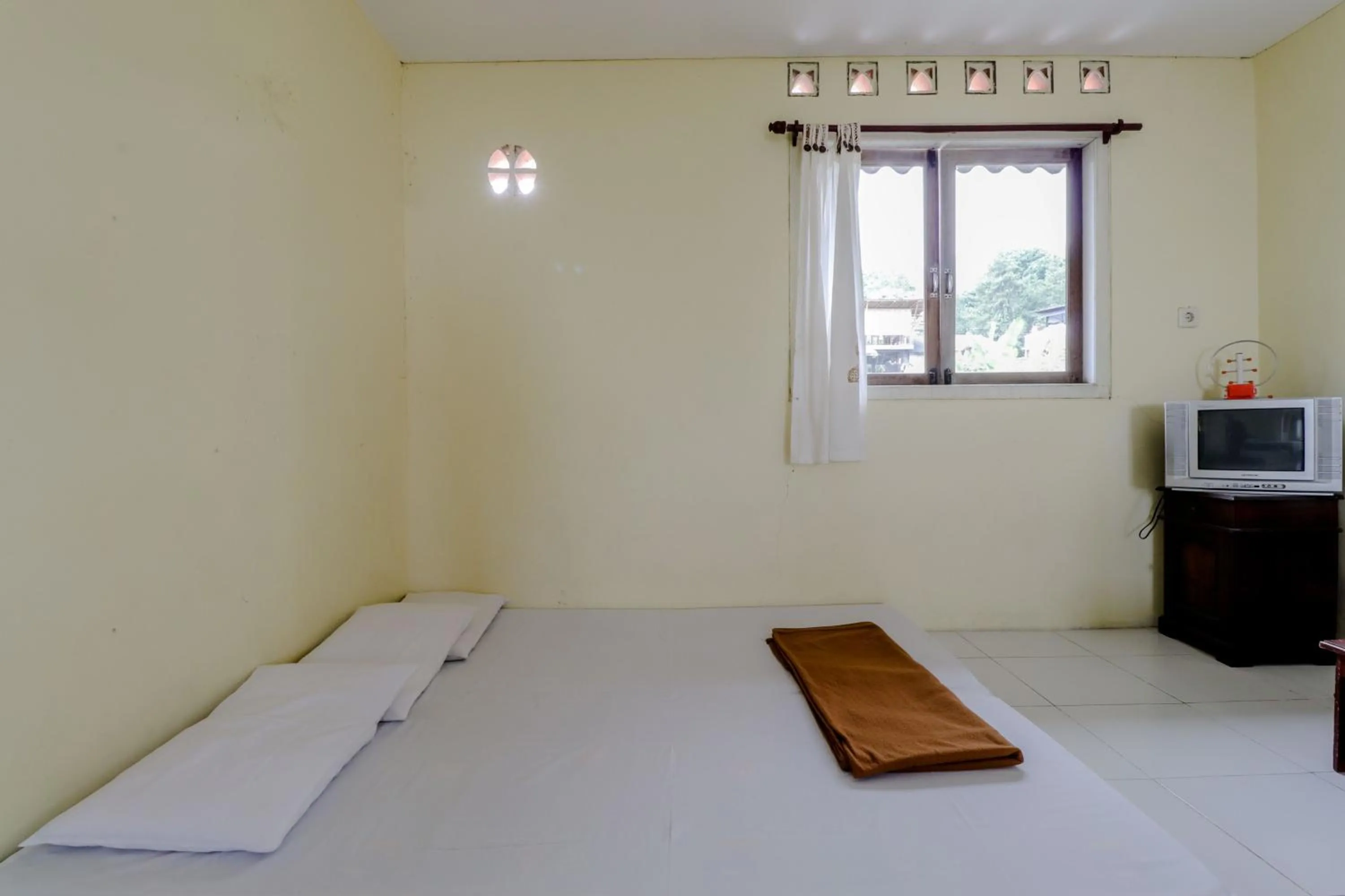 Bed in Hotel Kayu Manis