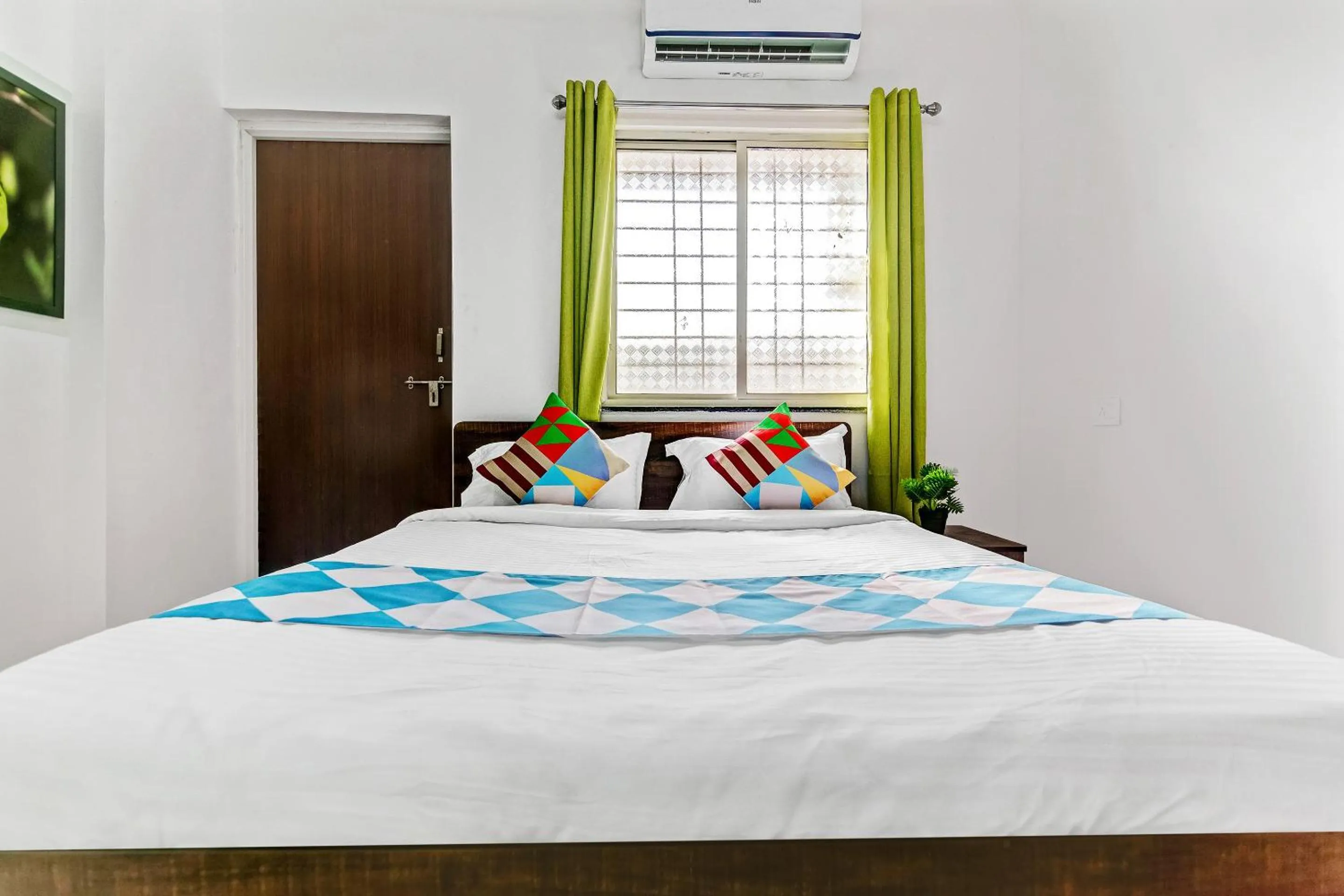 Bedroom, Bed in Super Hotel O Home Elegant RK Fursungi