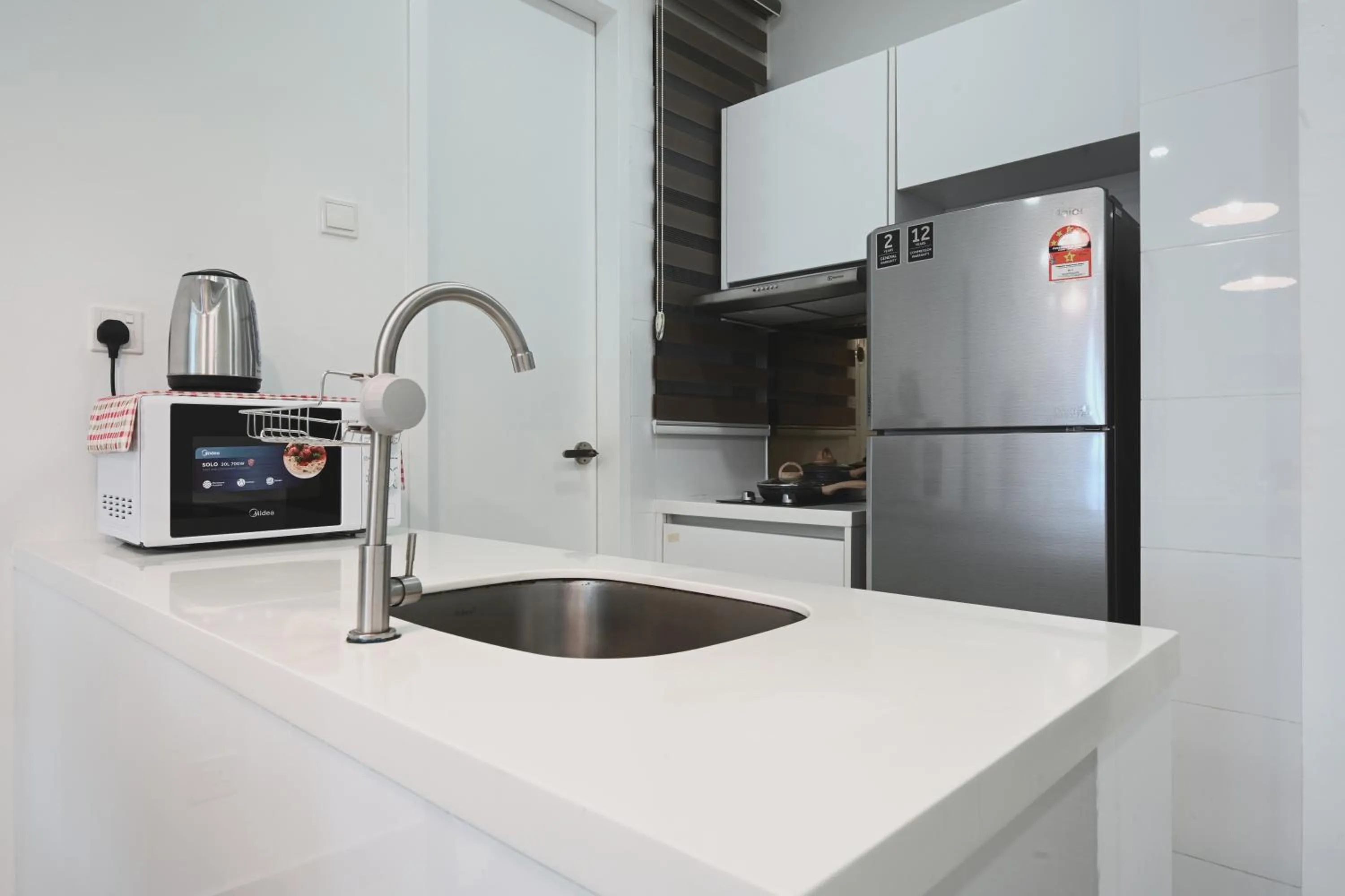 Kitchen or kitchenette in H20 Residence Ara Damansara by Airhost