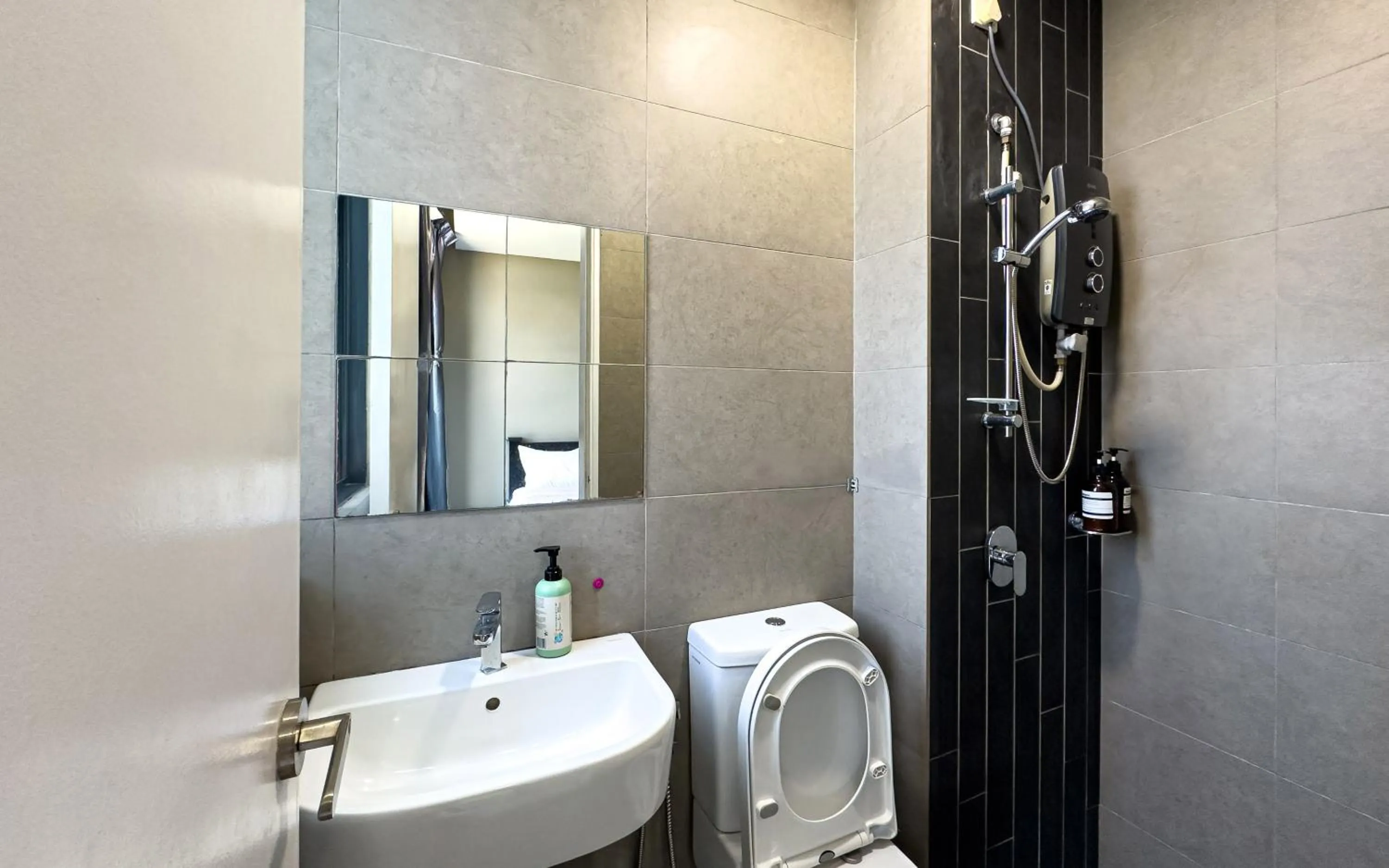 Toilet in H20 Residence Ara Damansara by Airhost