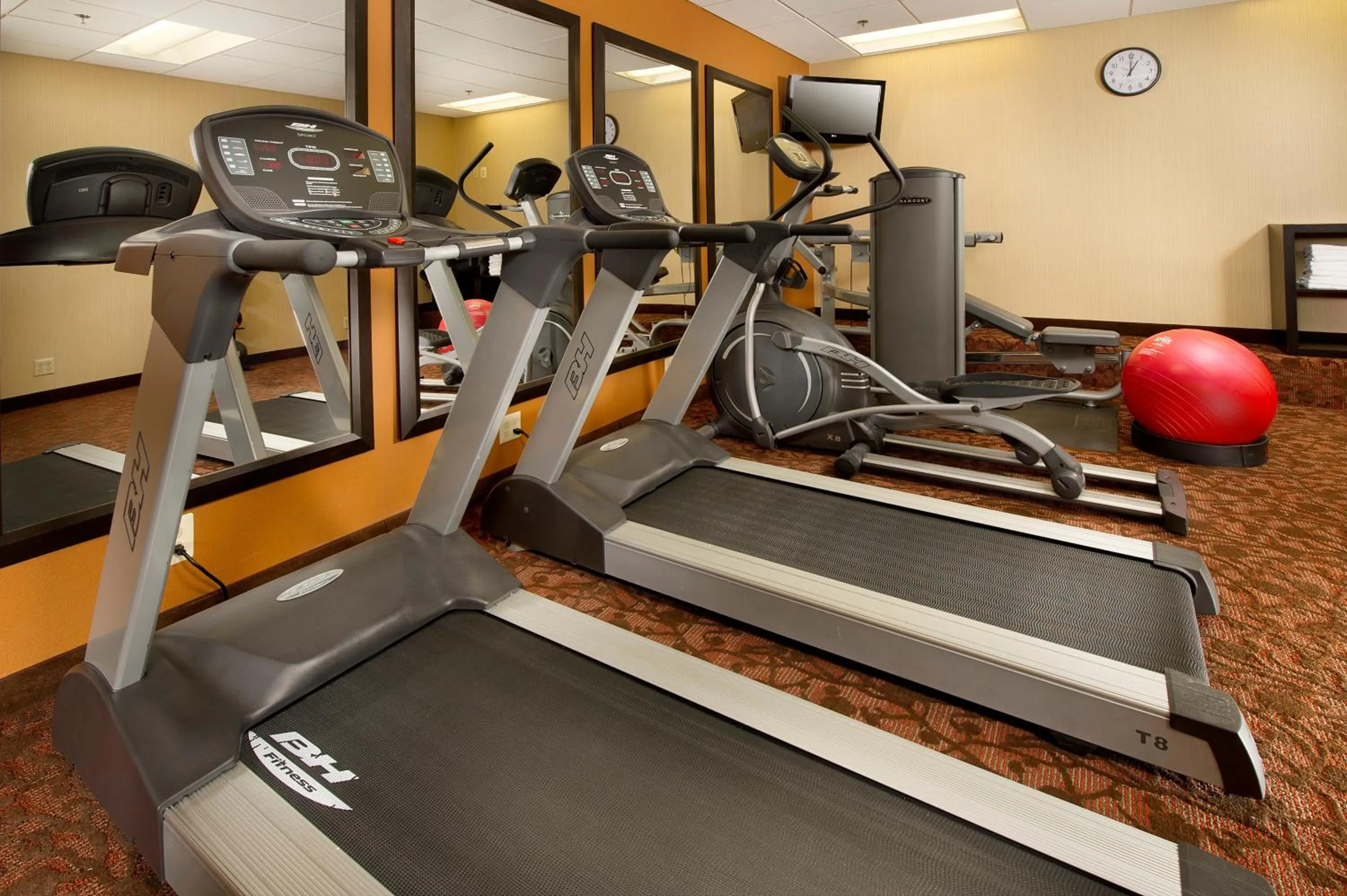 Fitness centre/facilities in American Inn of Bethesda