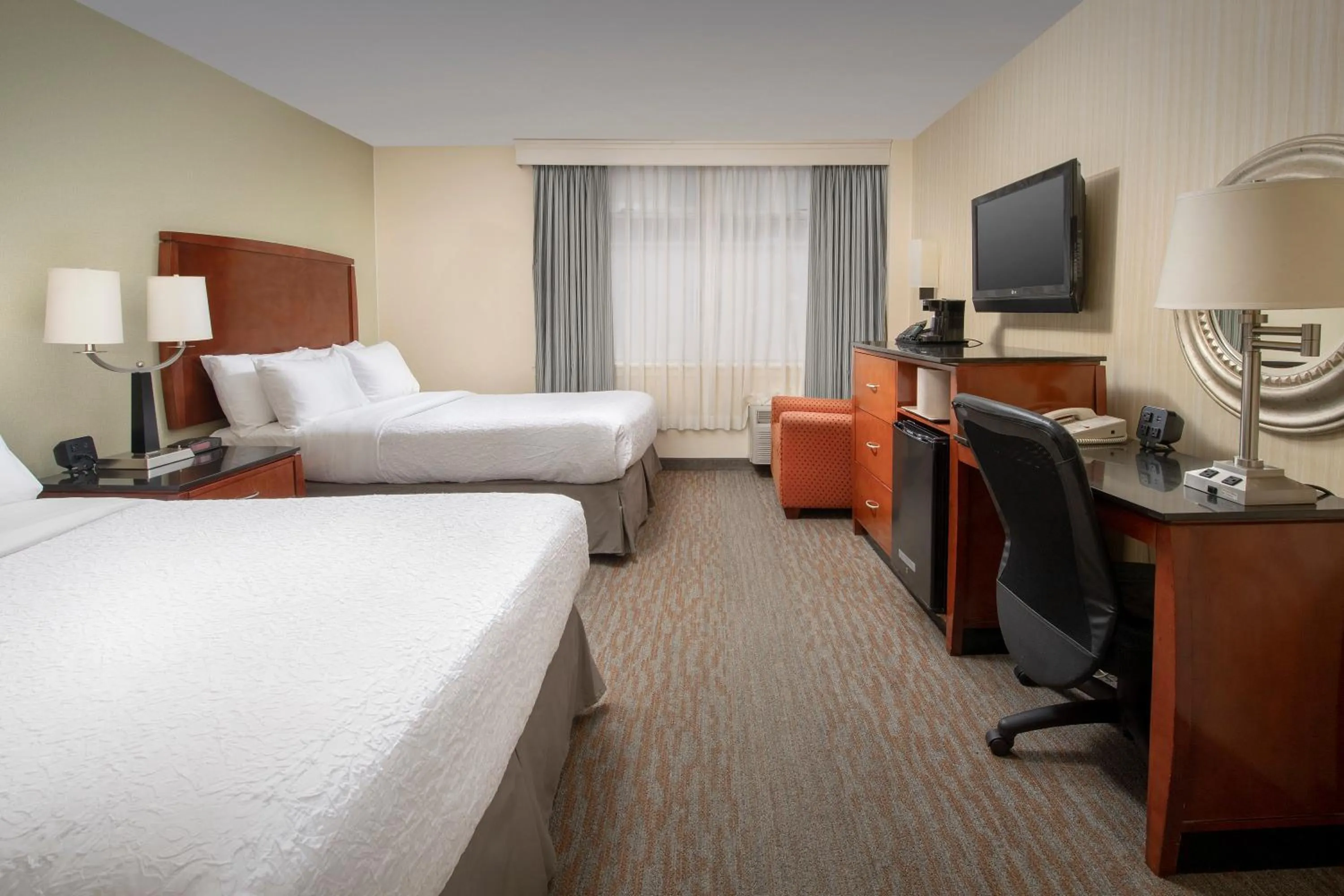 Bedroom, Bed in American Inn of Bethesda