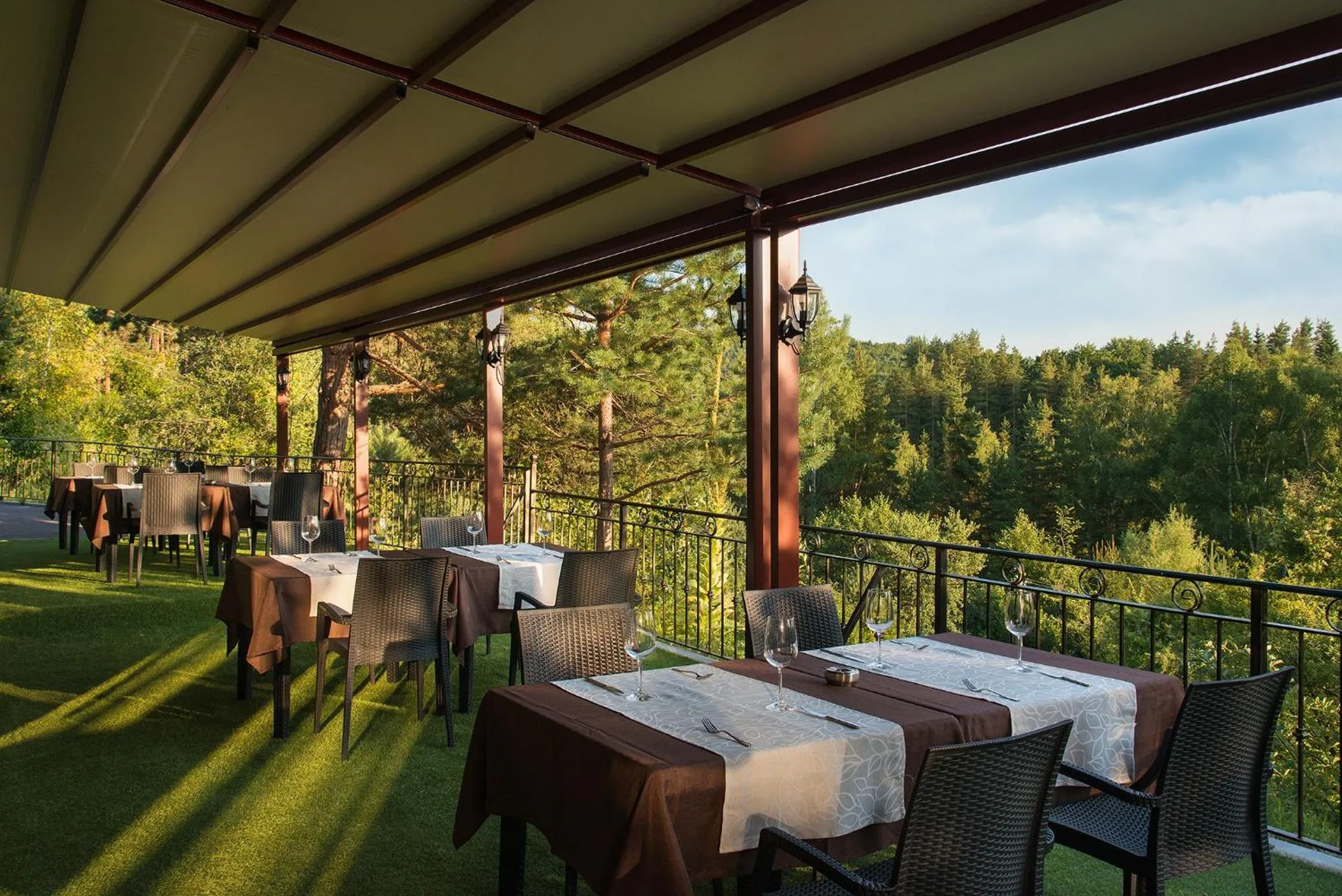 Restaurant/places to eat in Hotel Villa Magus