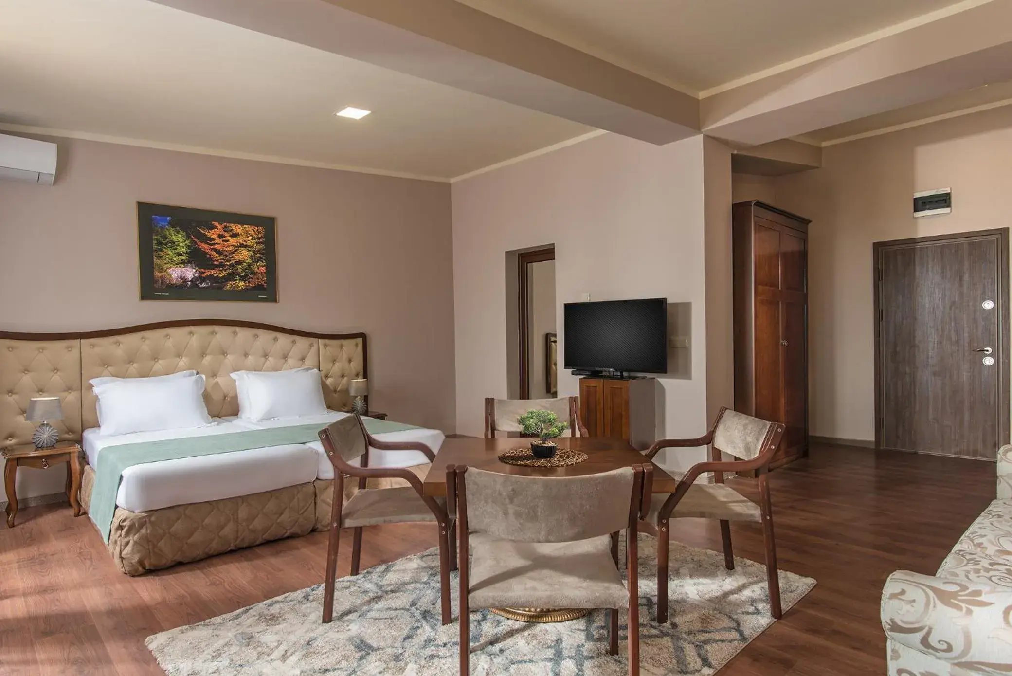 Superior Double Room in Hotel Villa Magus Superior Double Room in Hotel Villa Magus