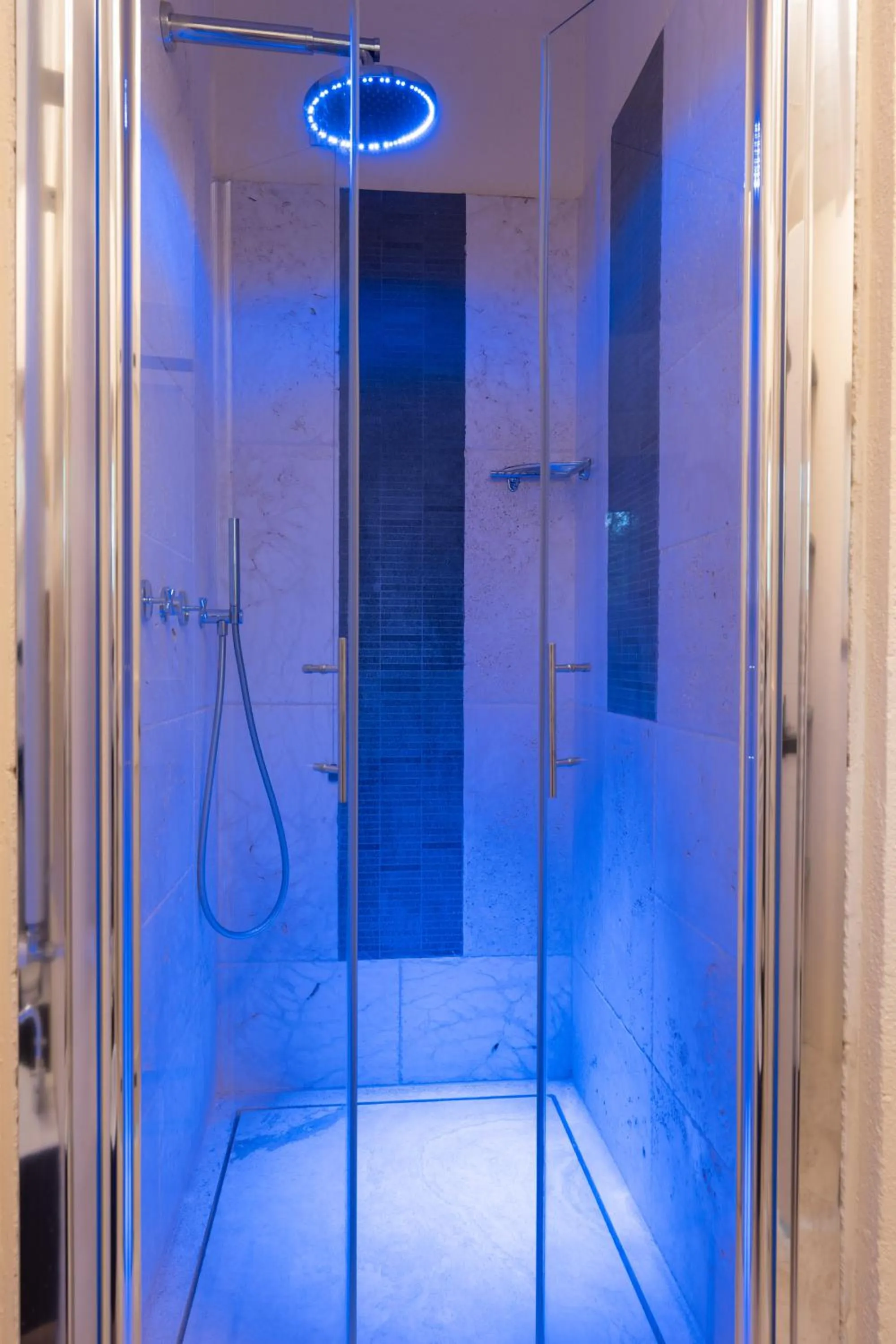 Shower in Villavetrichina