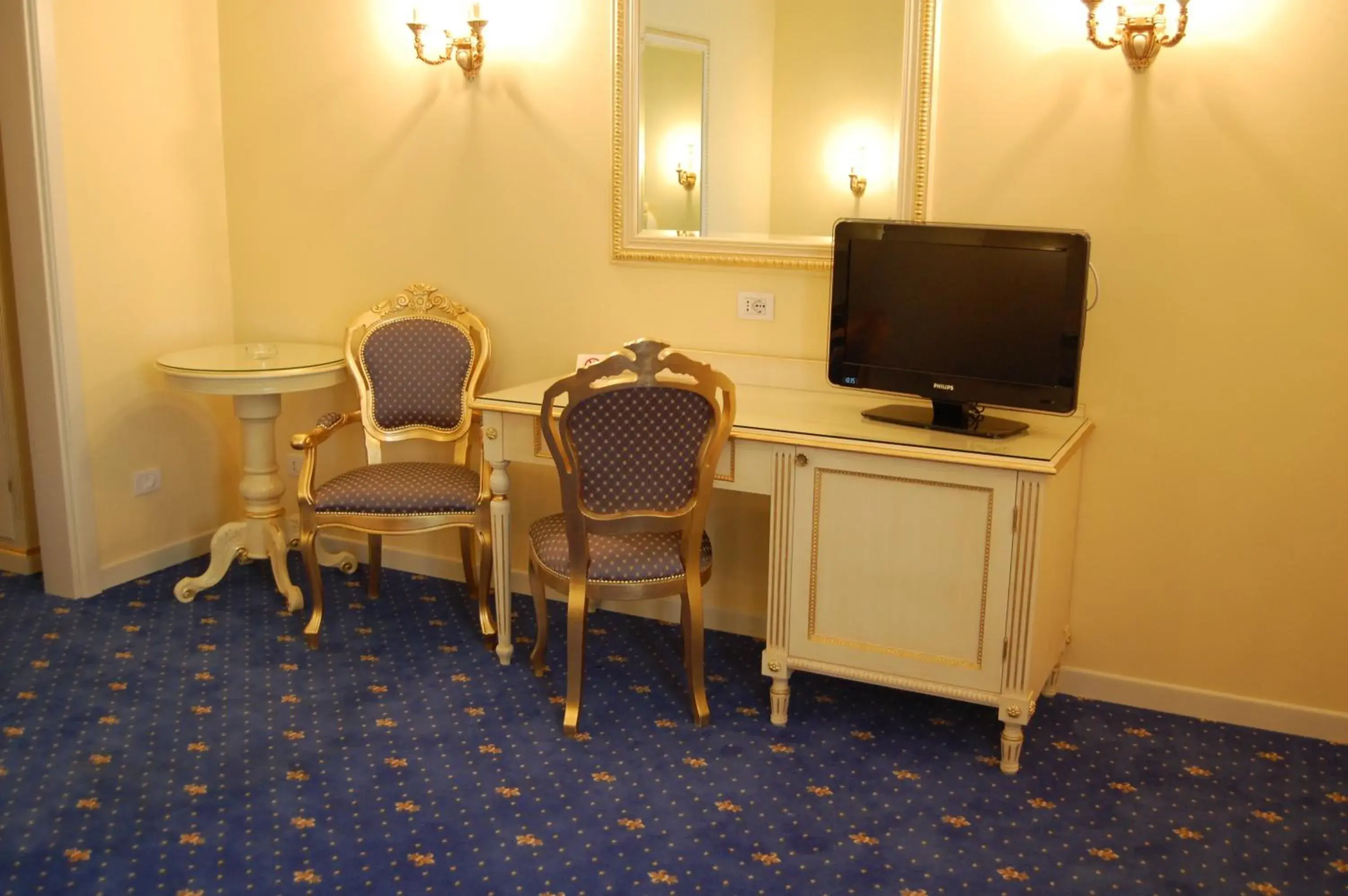 Triple Room with Shower in Hotel Motel Gold Triple Room with Shower in Hotel Motel Gold