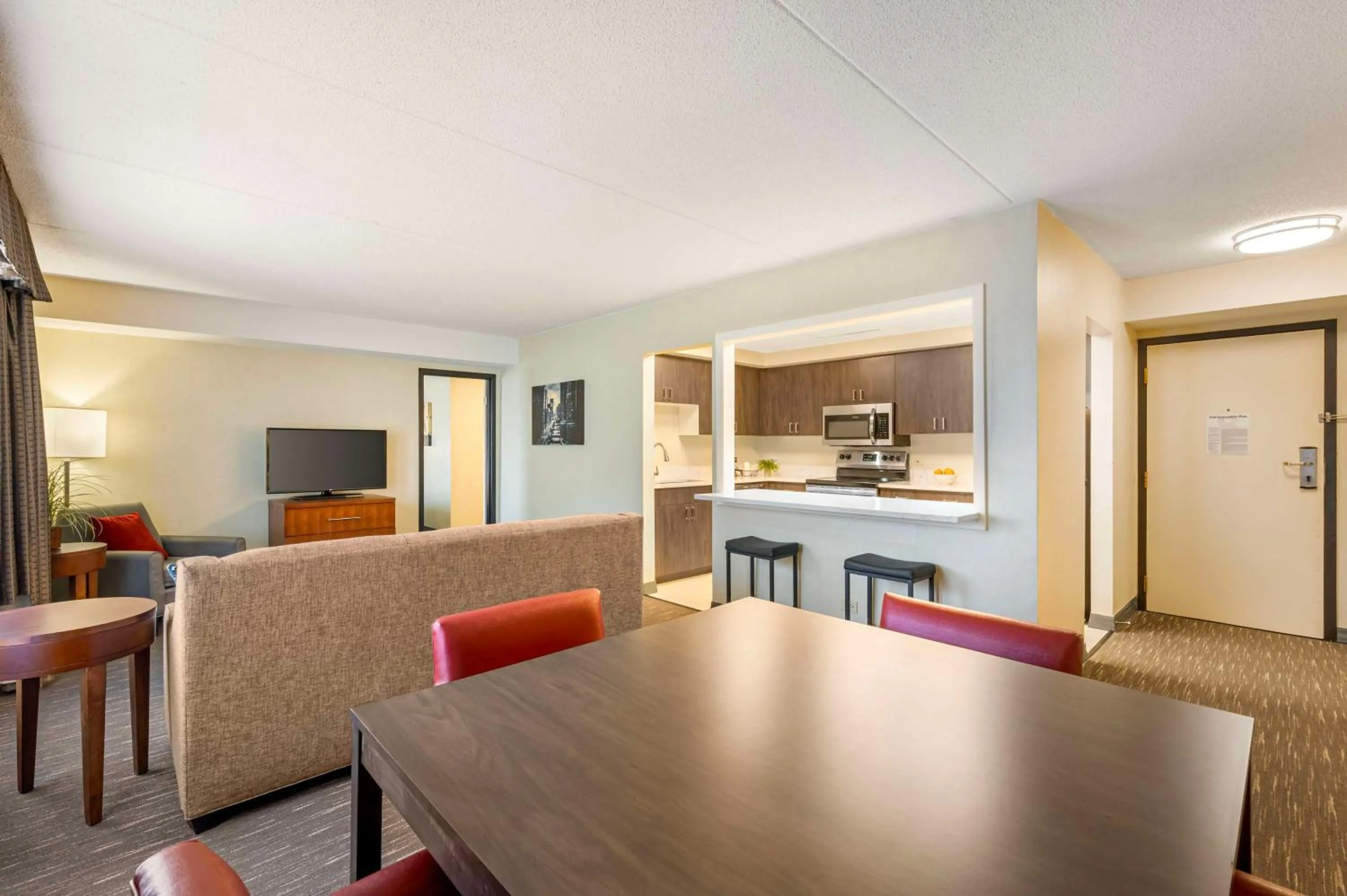 Photo of the whole room in Best Western Chicago - Downers Grove