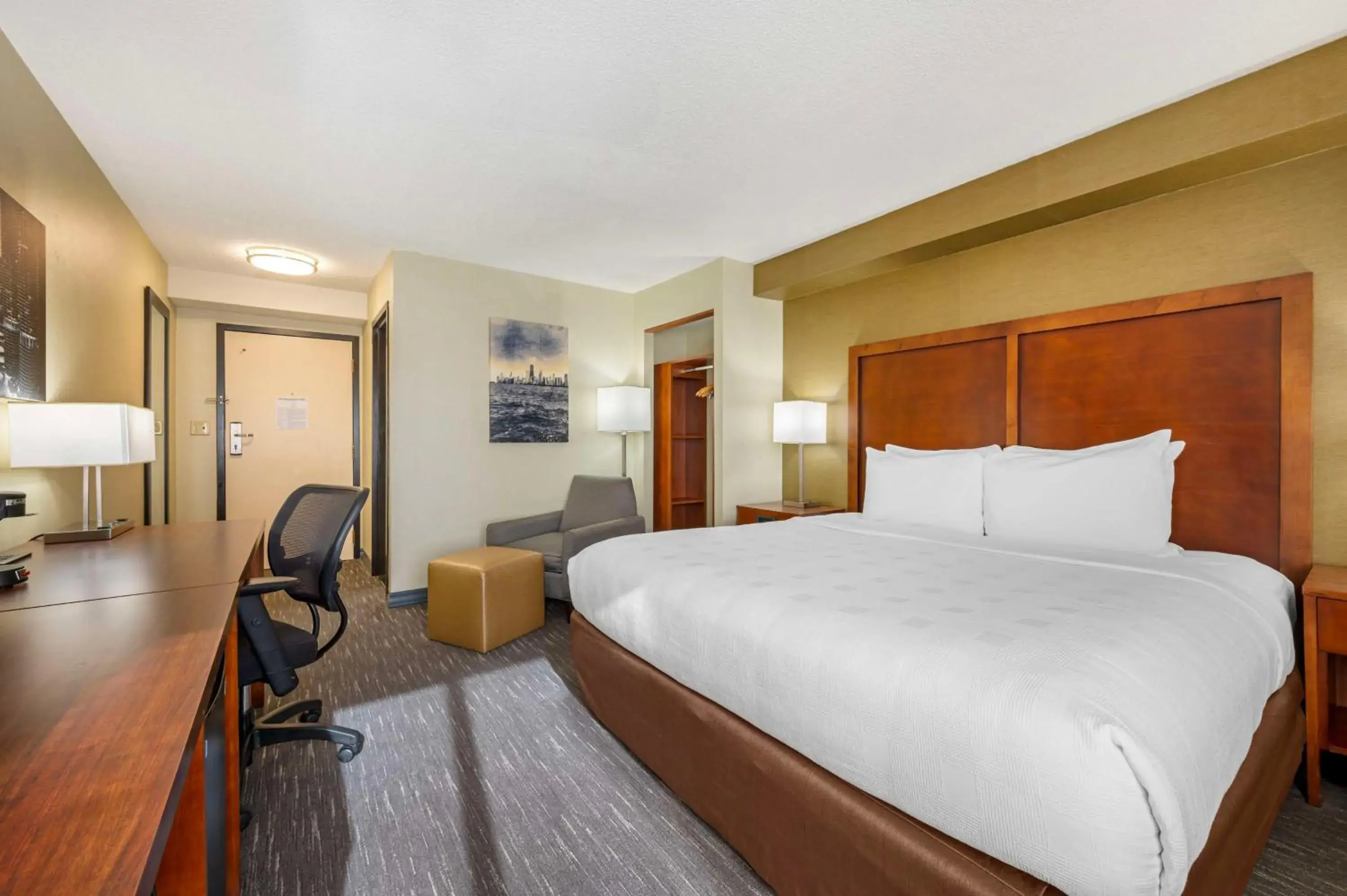 Bedroom, Bed in Best Western Chicago - Downers Grove Bedroom, Bed in Best Western Chicago - Downers Grove