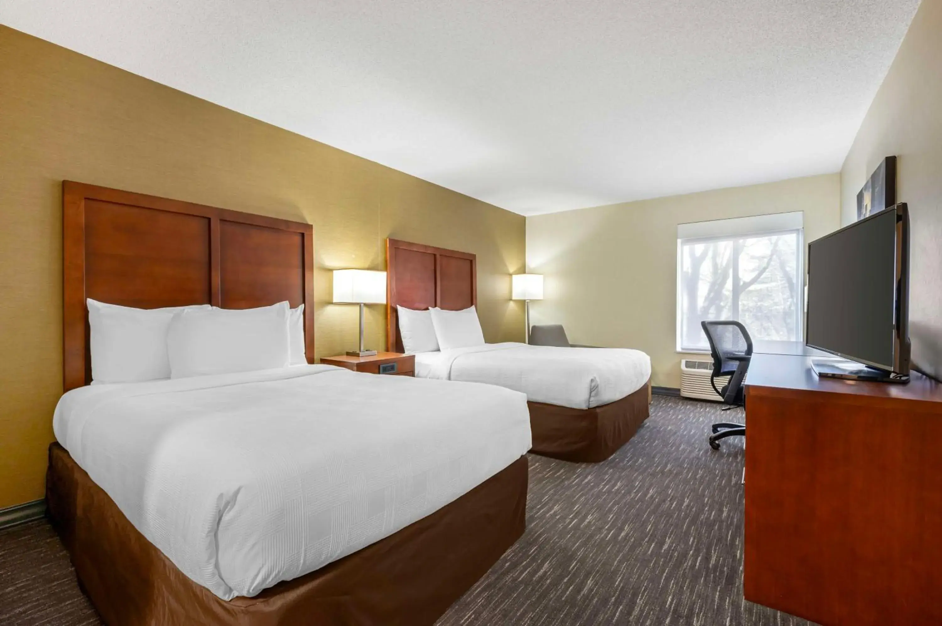 Bedroom, Bed in Best Western Chicago - Downers Grove Bedroom, Bed in Best Western Chicago - Downers Grove
