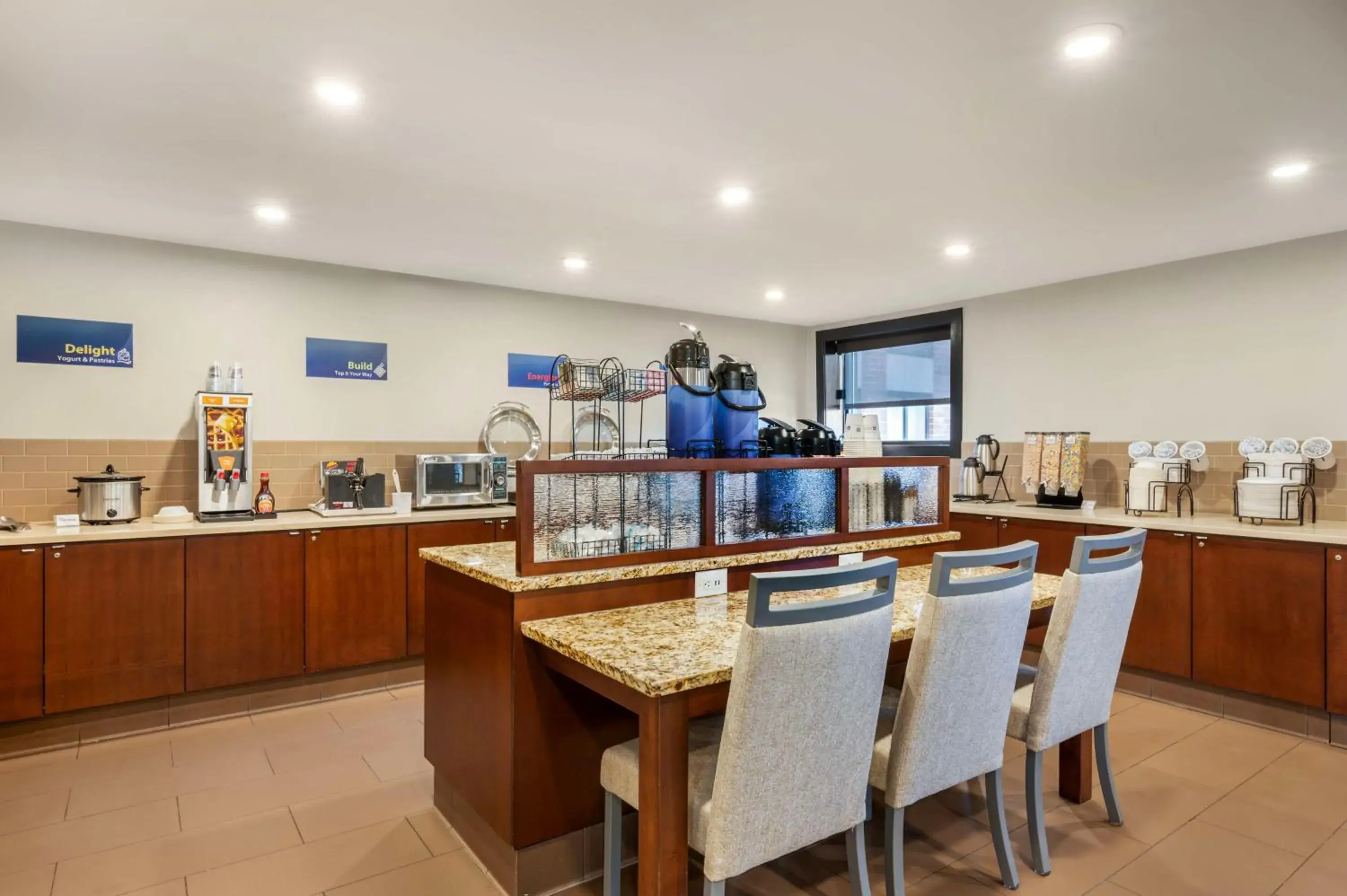 Breakfast in Best Western Chicago - Downers Grove Breakfast in Best Western Chicago - Downers Grove