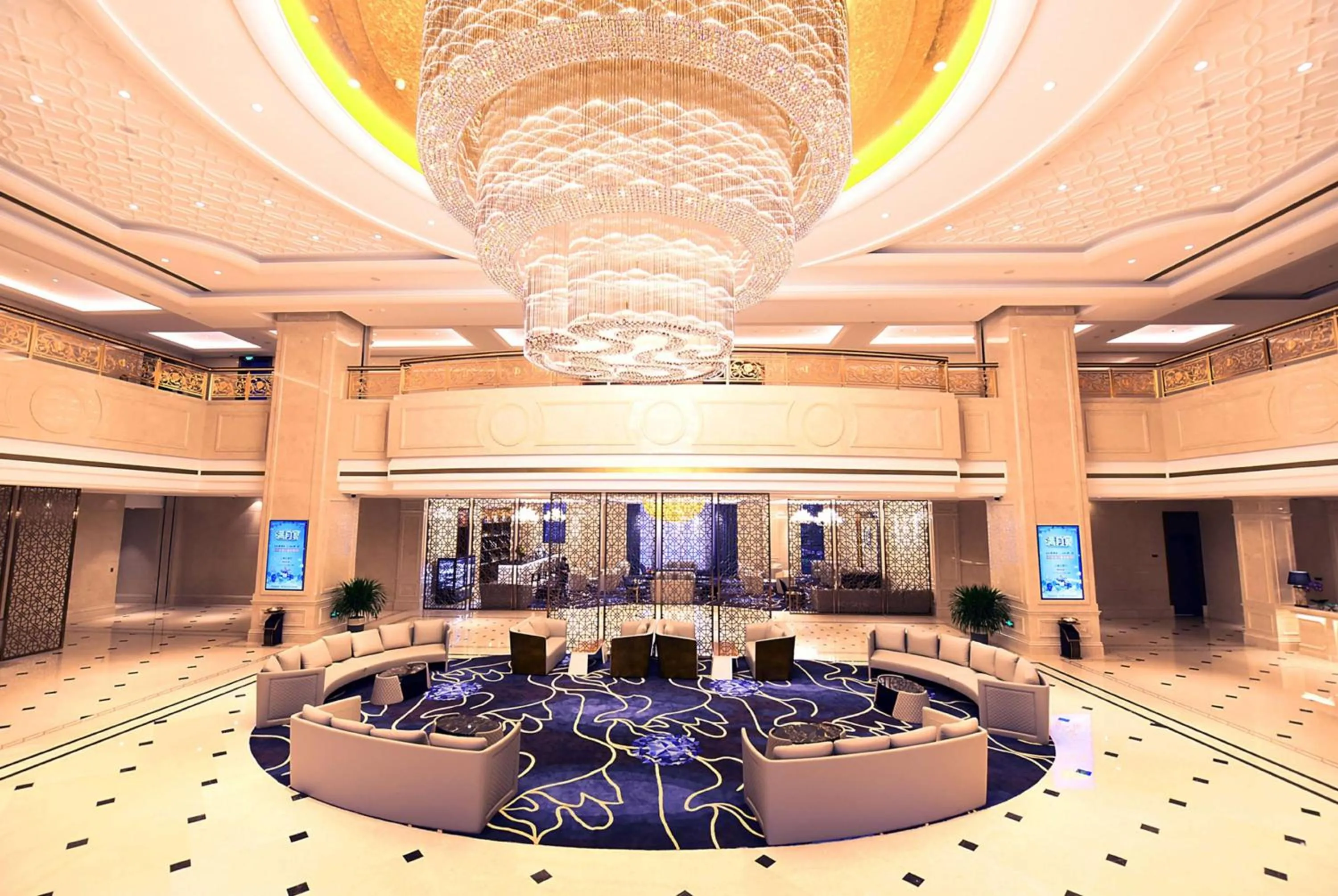 Lobby or reception in Ramada Plaza by Wyndham Wenzhou