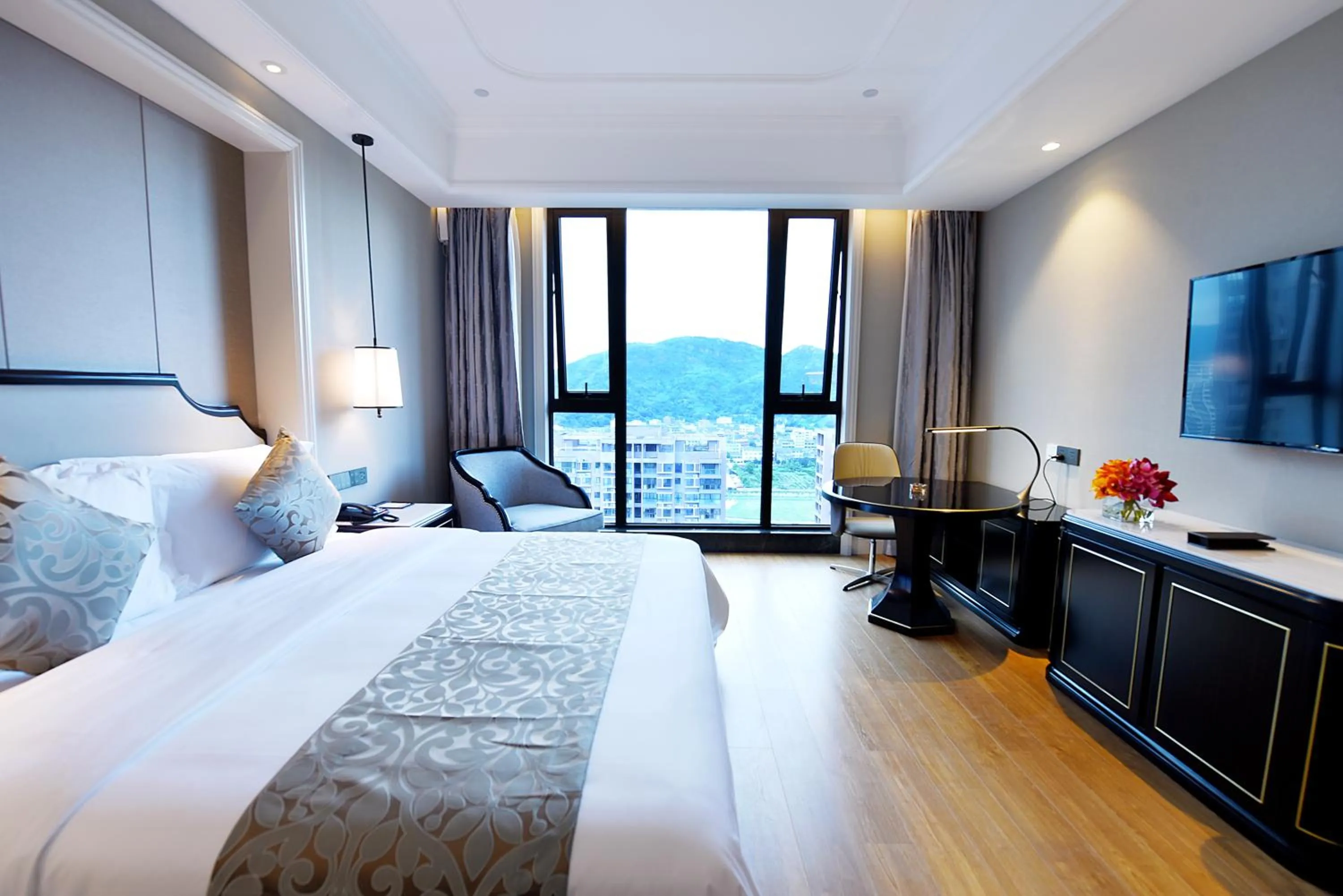 Bed in Ramada Plaza by Wyndham Wenzhou