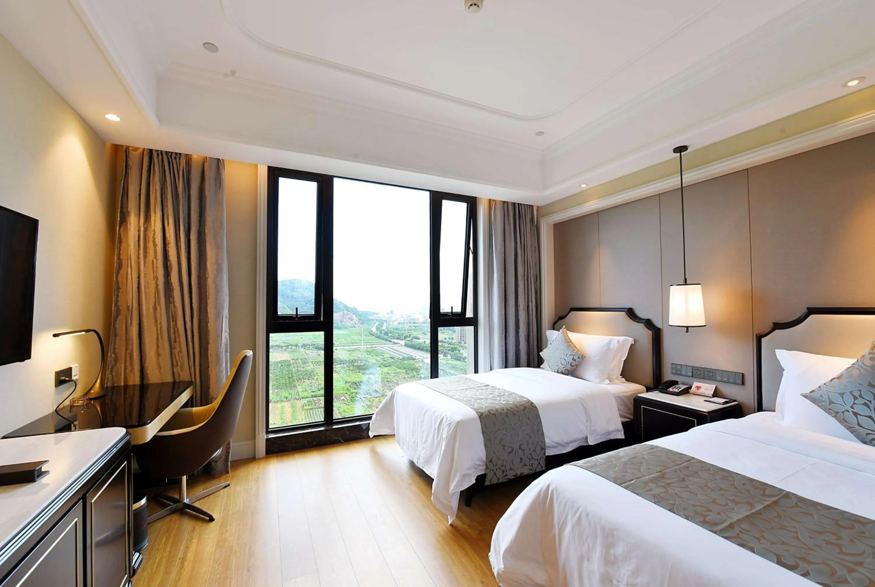Photo of the whole room, Bed in Ramada Plaza by Wyndham Wenzhou