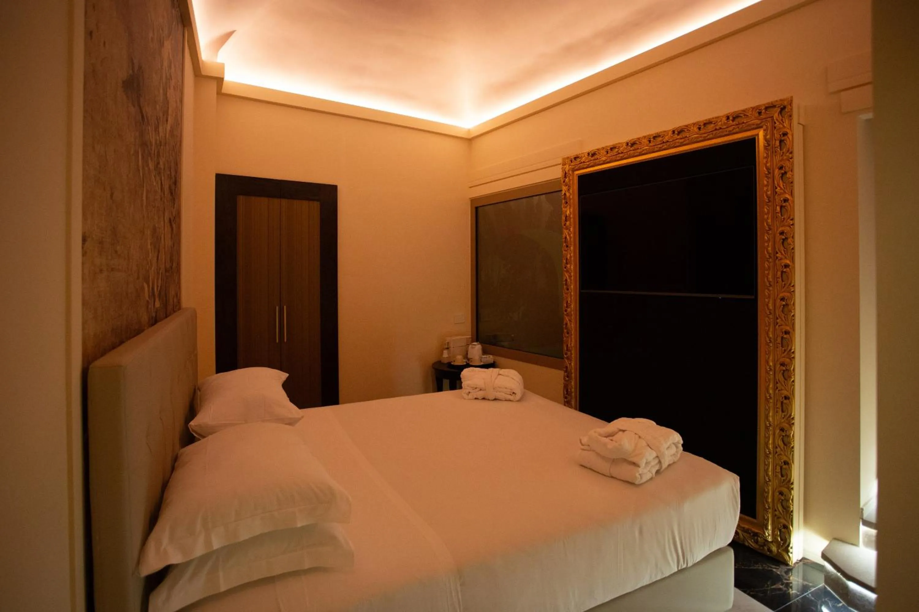 Bedroom, Bed in Profumo Maison Colosseo