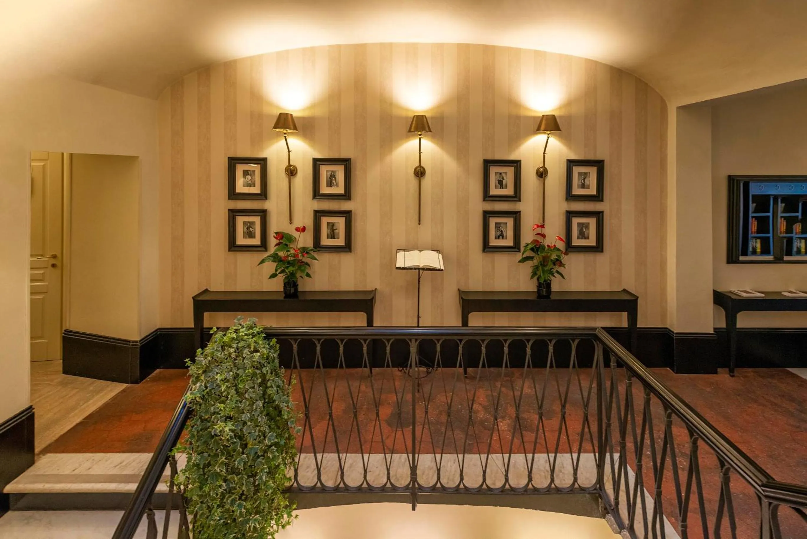 Decorative detail in Profumo Maison Colosseo