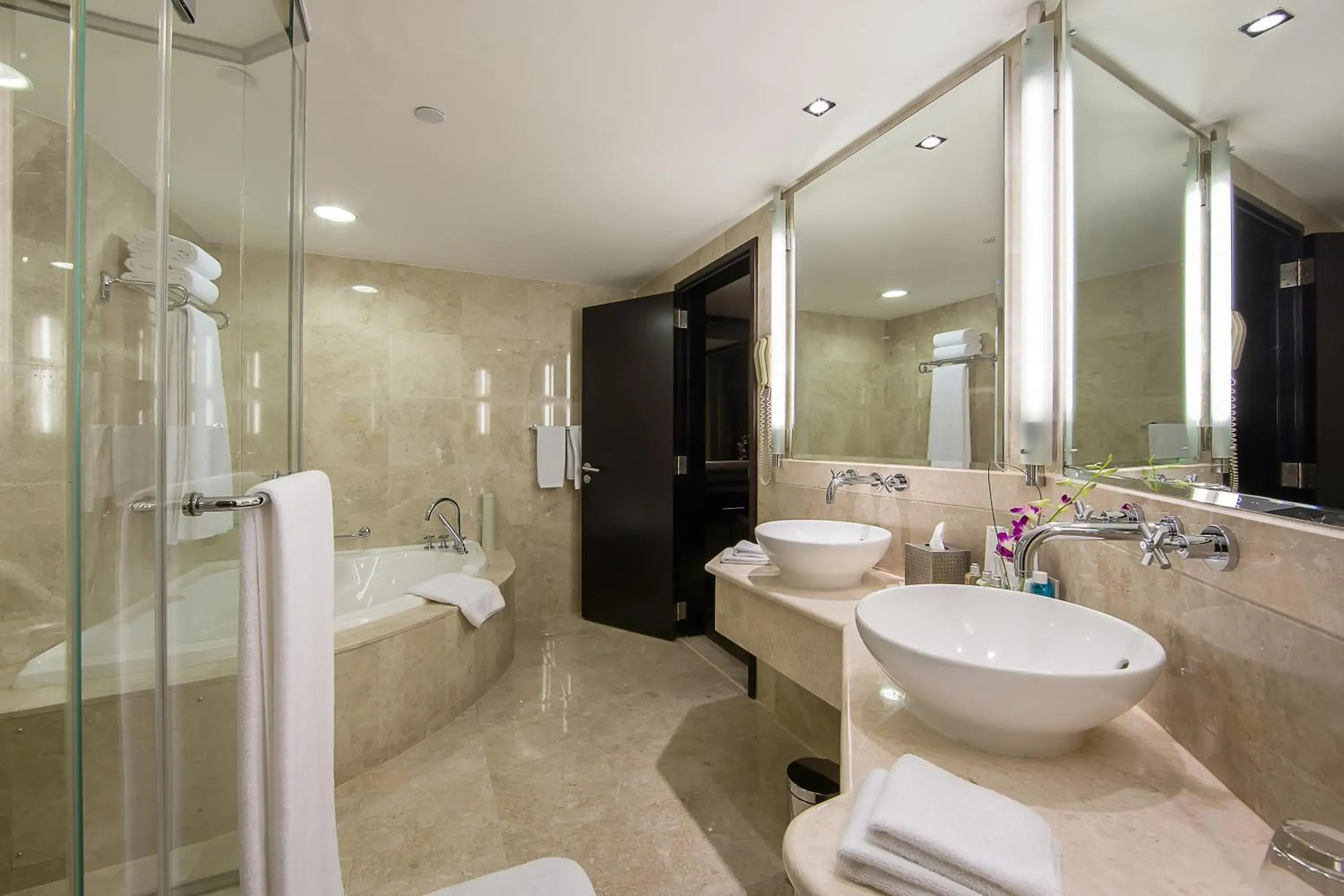 Bathroom in Ramada Plaza by Wyndham Dubai Deira Bathroom in Ramada Plaza by Wyndham Dubai Deira