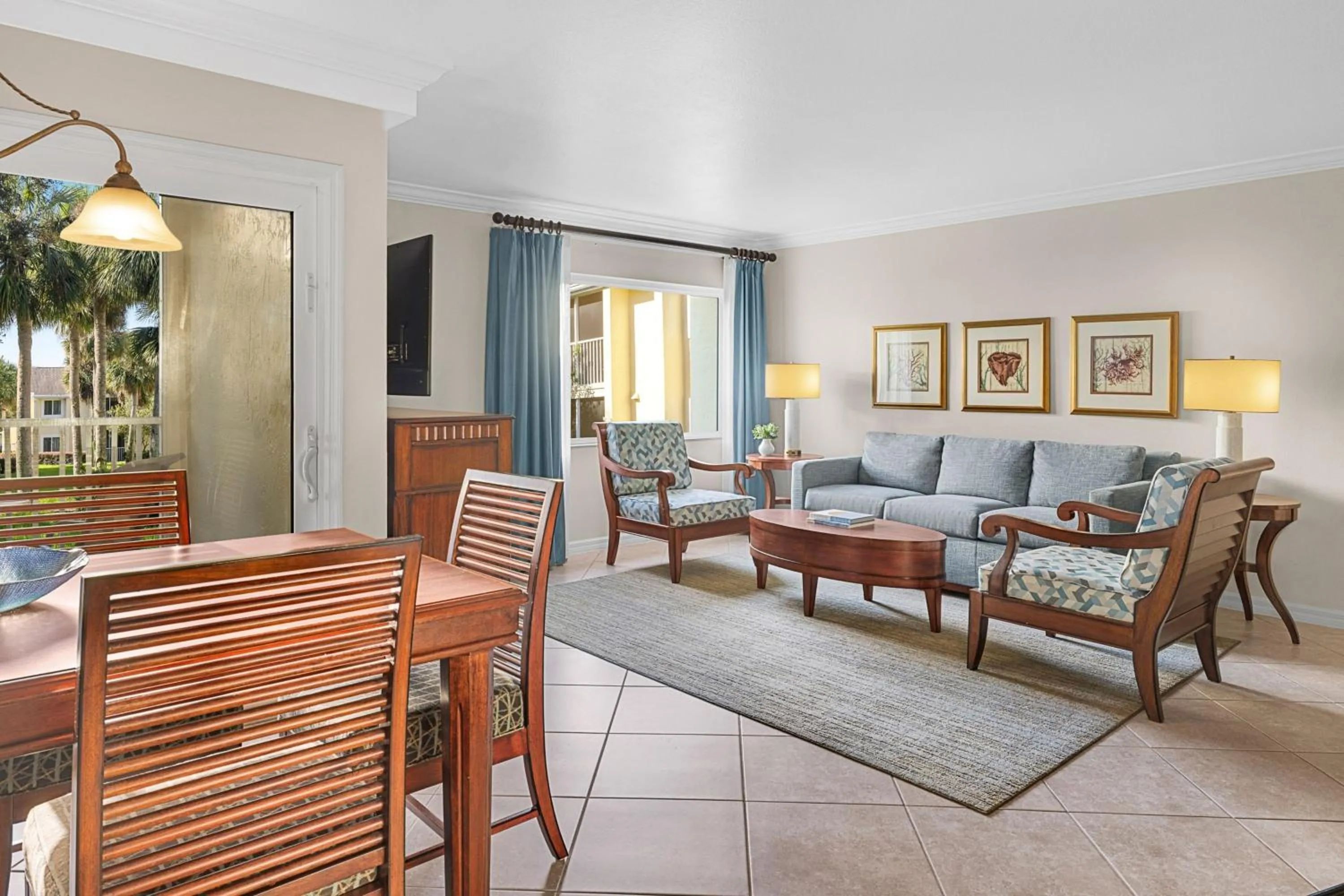 Living room in Sheraton Vistana Resort Villas, Lake Buena Vista Orlando