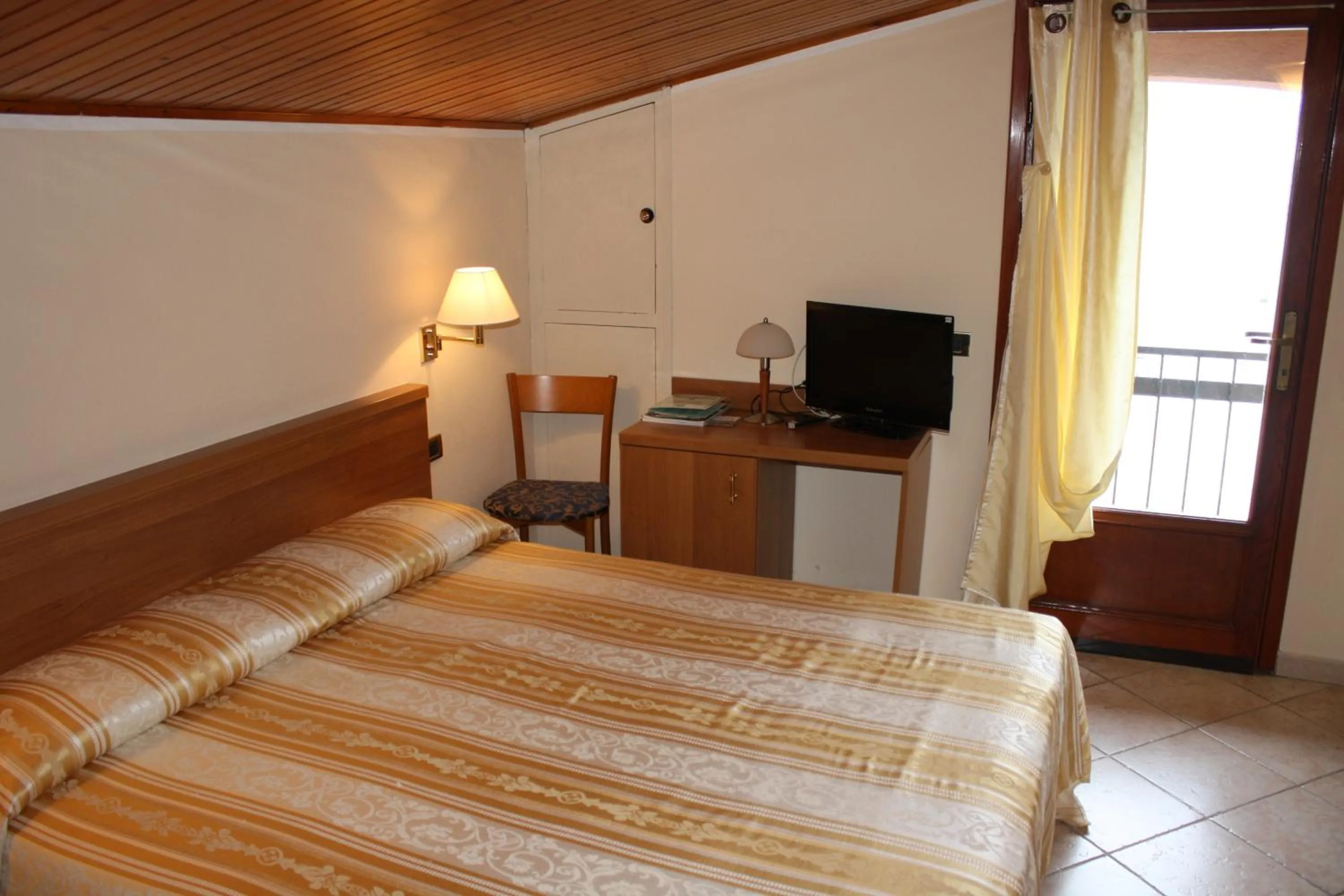 TV and multimedia, Bed in Albergo Ristorante Punta Dell'Est