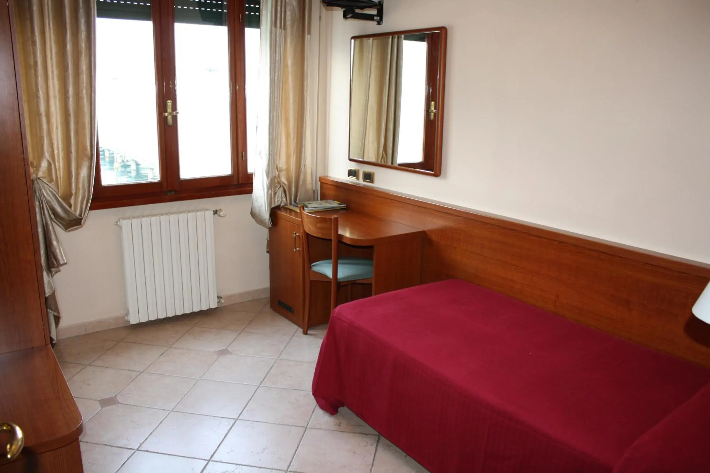 Single Room with Lake View in Albergo Ristorante Punta Dell'Est Single Room with Lake View in Albergo Ristorante Punta Dell'Est