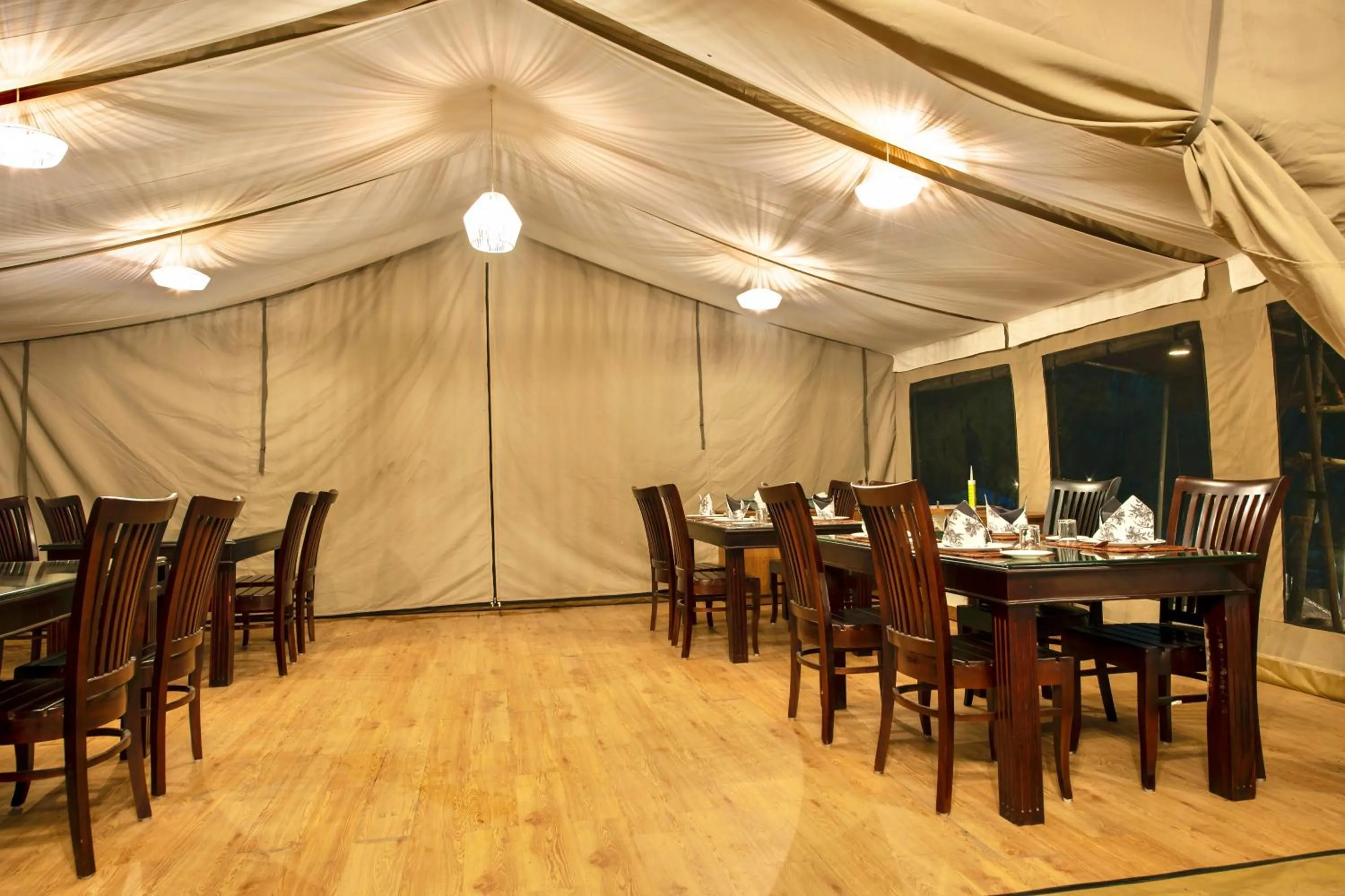 Restaurant/places to eat in Lorian safari camp limited