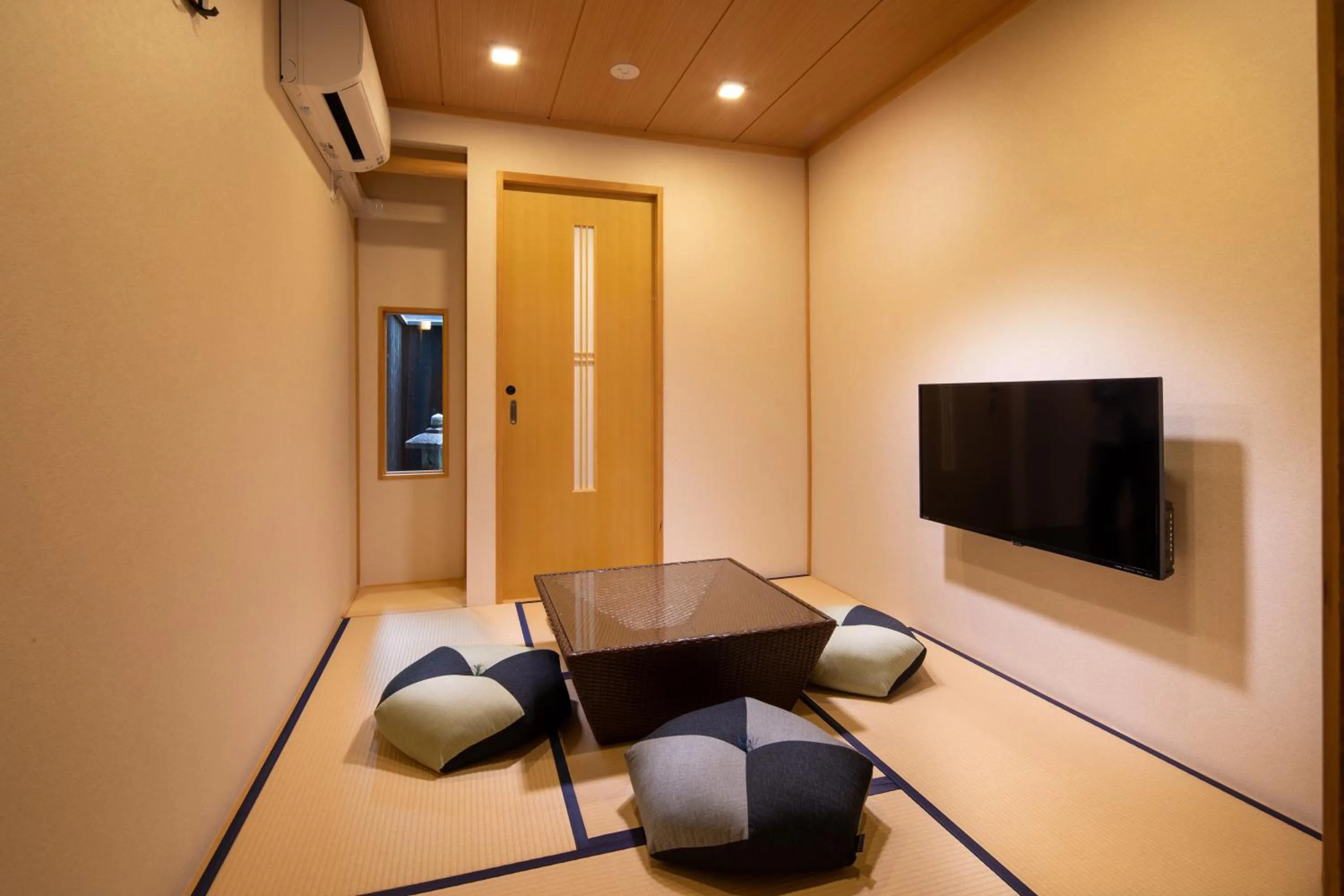 TV and multimedia in Tsumugi Horikawakichimonji