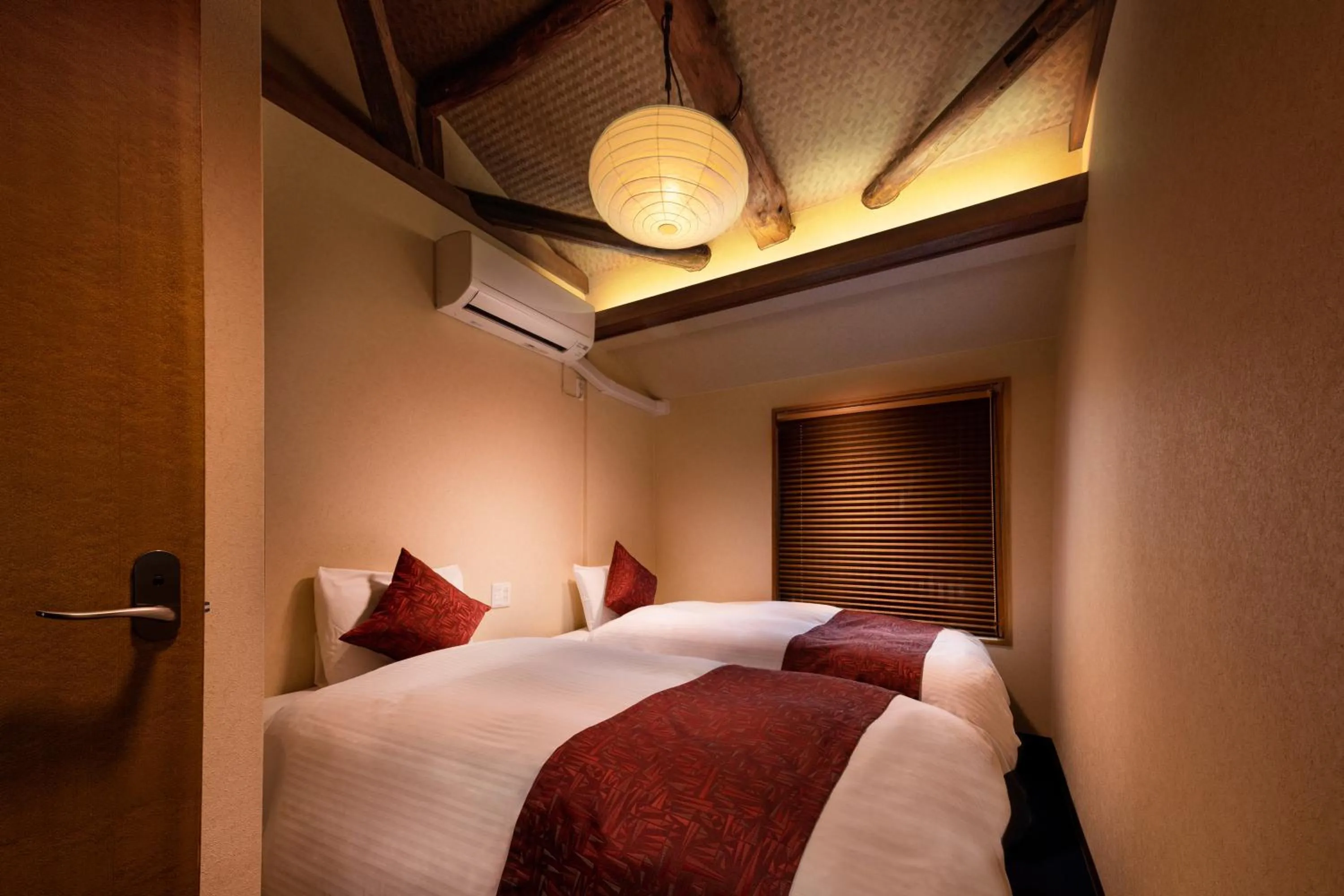 Photo of the whole room, Bed in Tsumugi Horikawakichimonji