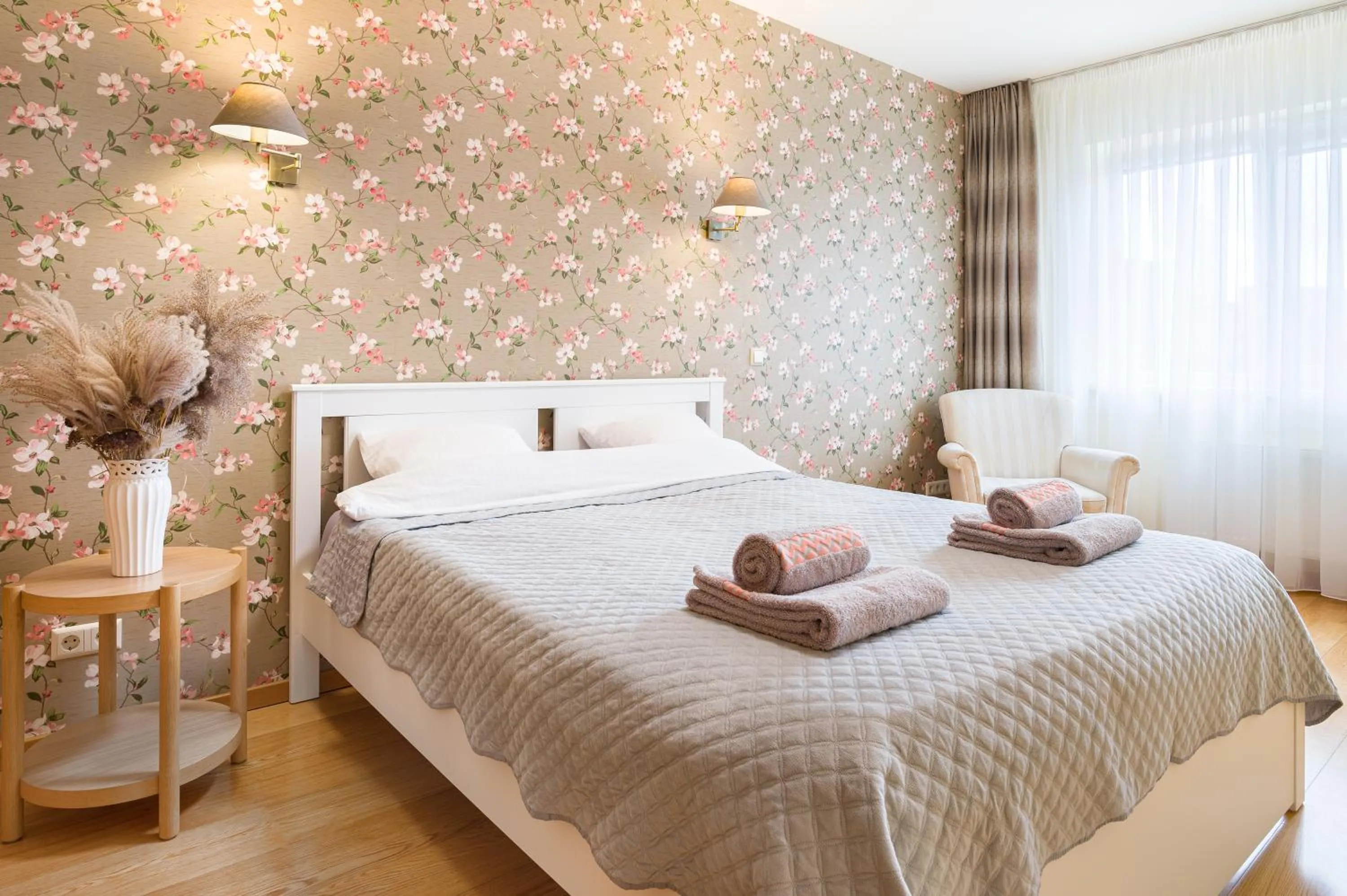 Ona`s apartment in City Center with private parking