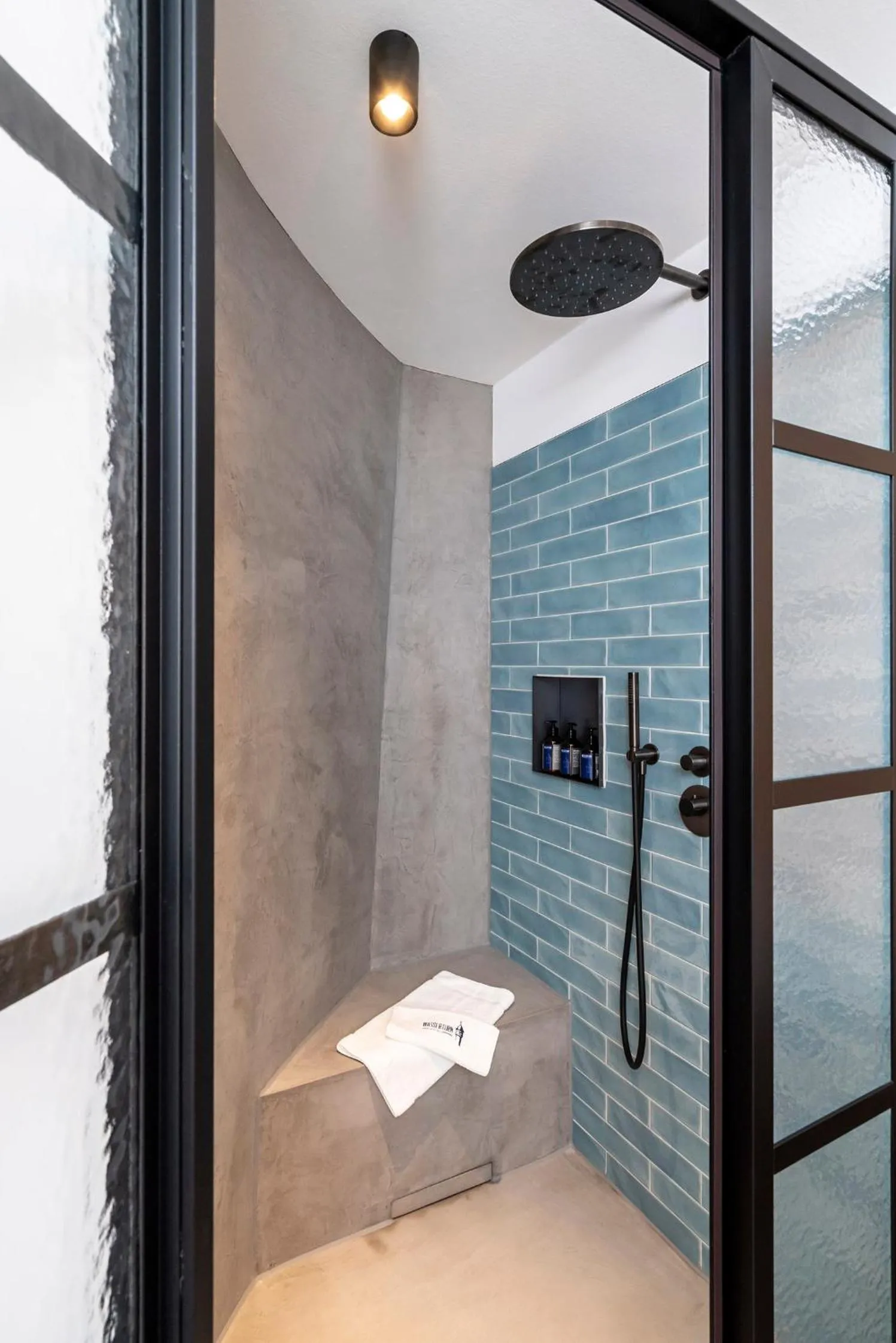 Shower, Bed in Apart Hotel Wasserturm