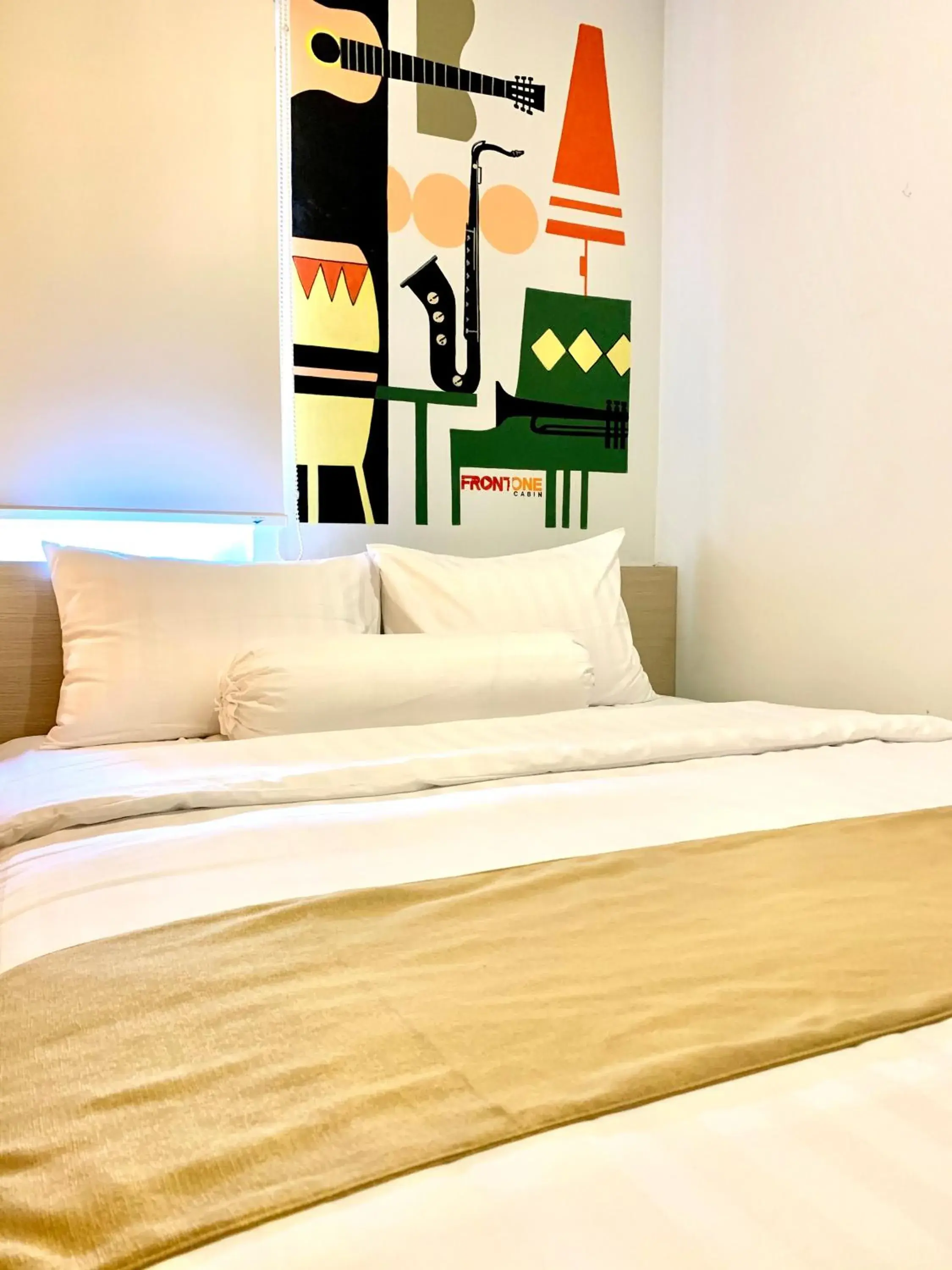 Bed in Front One Cabin Sunter Bed in Front One Cabin Sunter