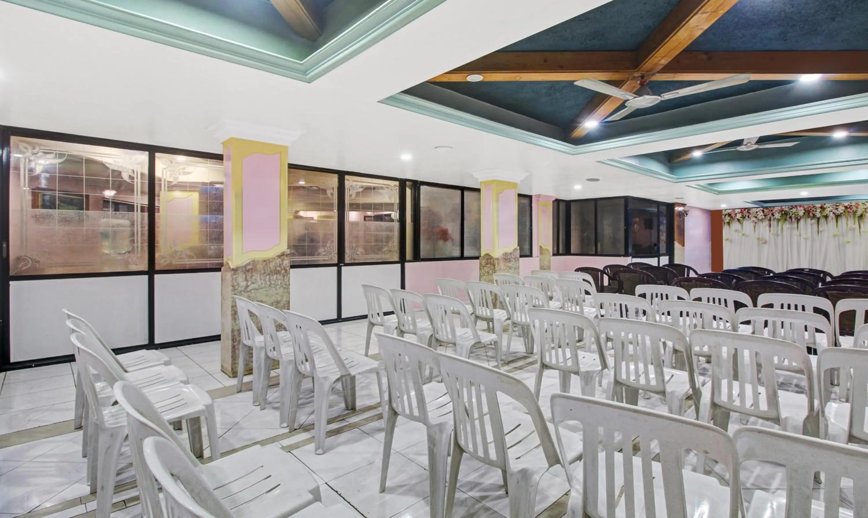 Banquet/Function facilities in Treebo Eagle Executive
