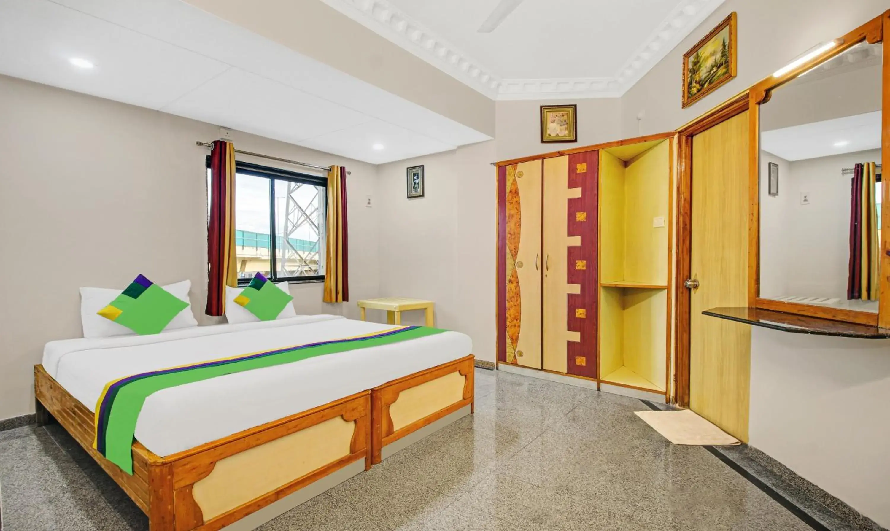 Bedroom, Bed in Treebo Eagle Executive Bedroom, Bed in Treebo Eagle Executive