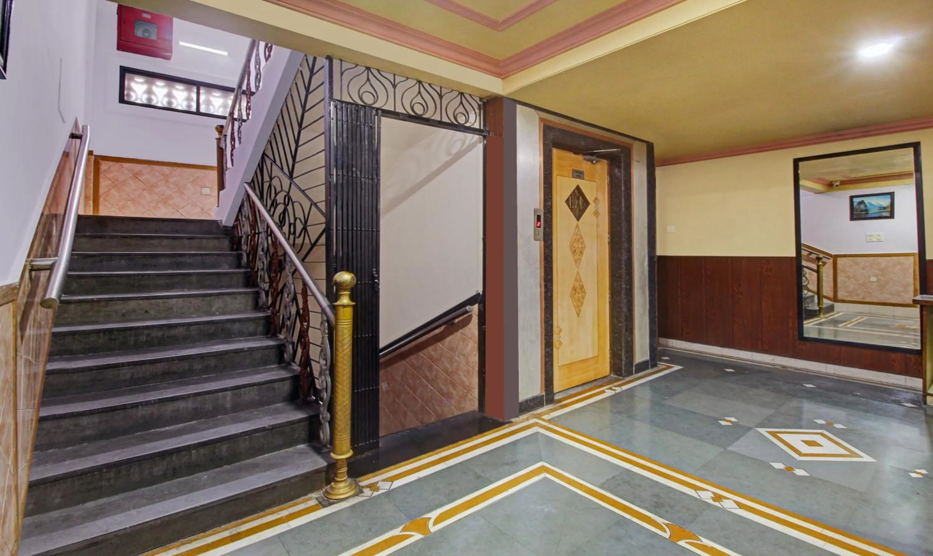 elevator in Treebo Eagle Executive