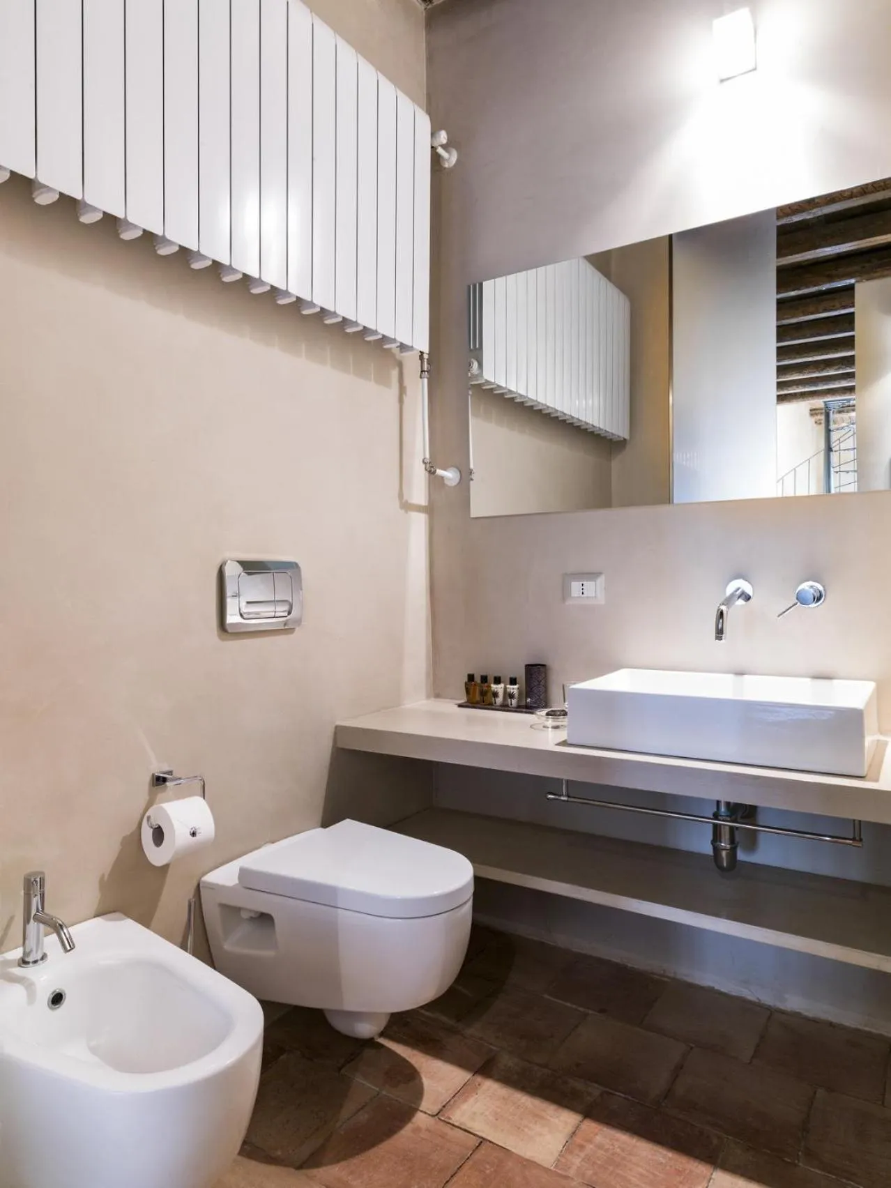 Toilet in Wine Relais Feudi Del Pisciotto