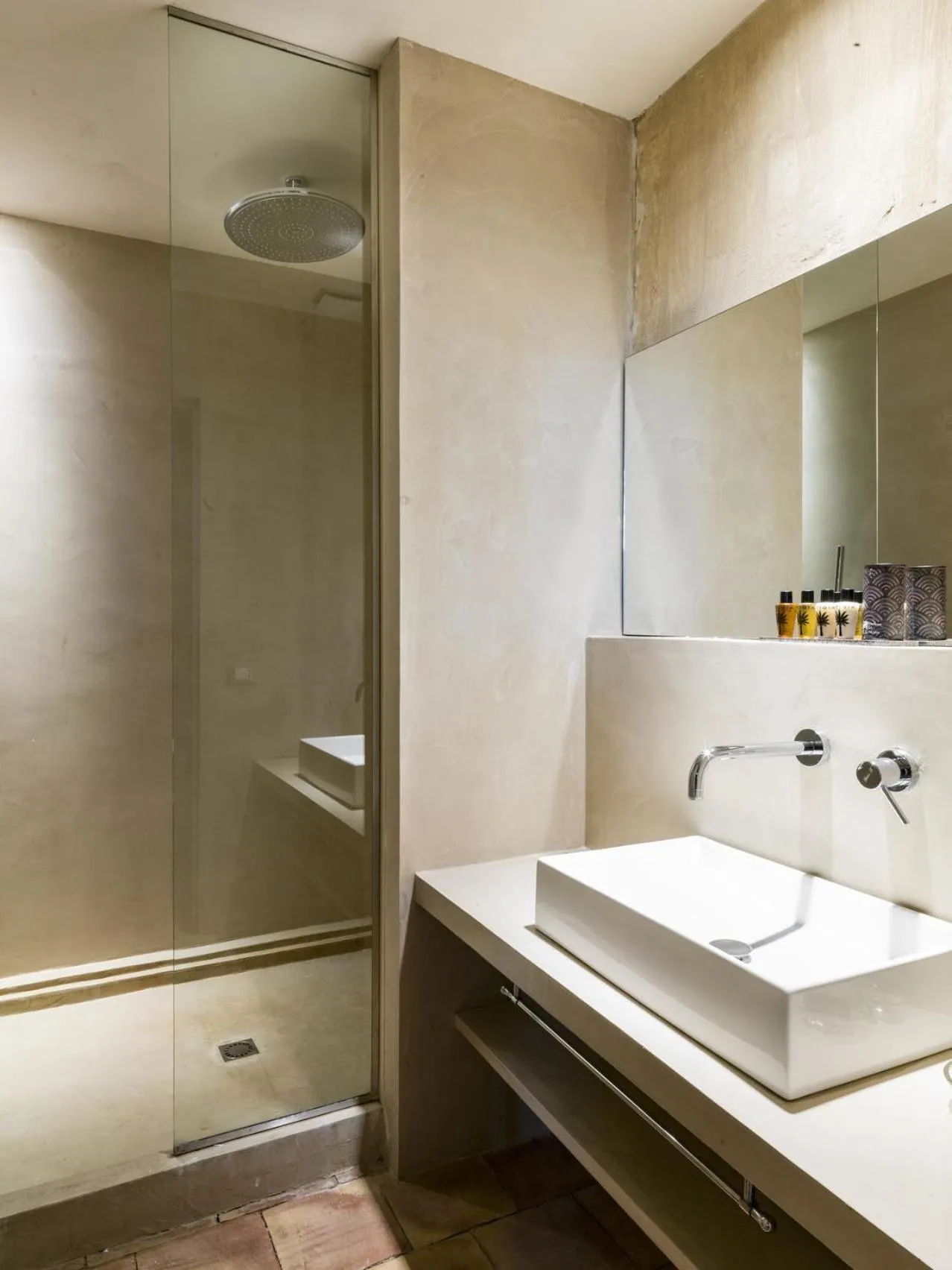 Shower in Wine Relais Feudi Del Pisciotto