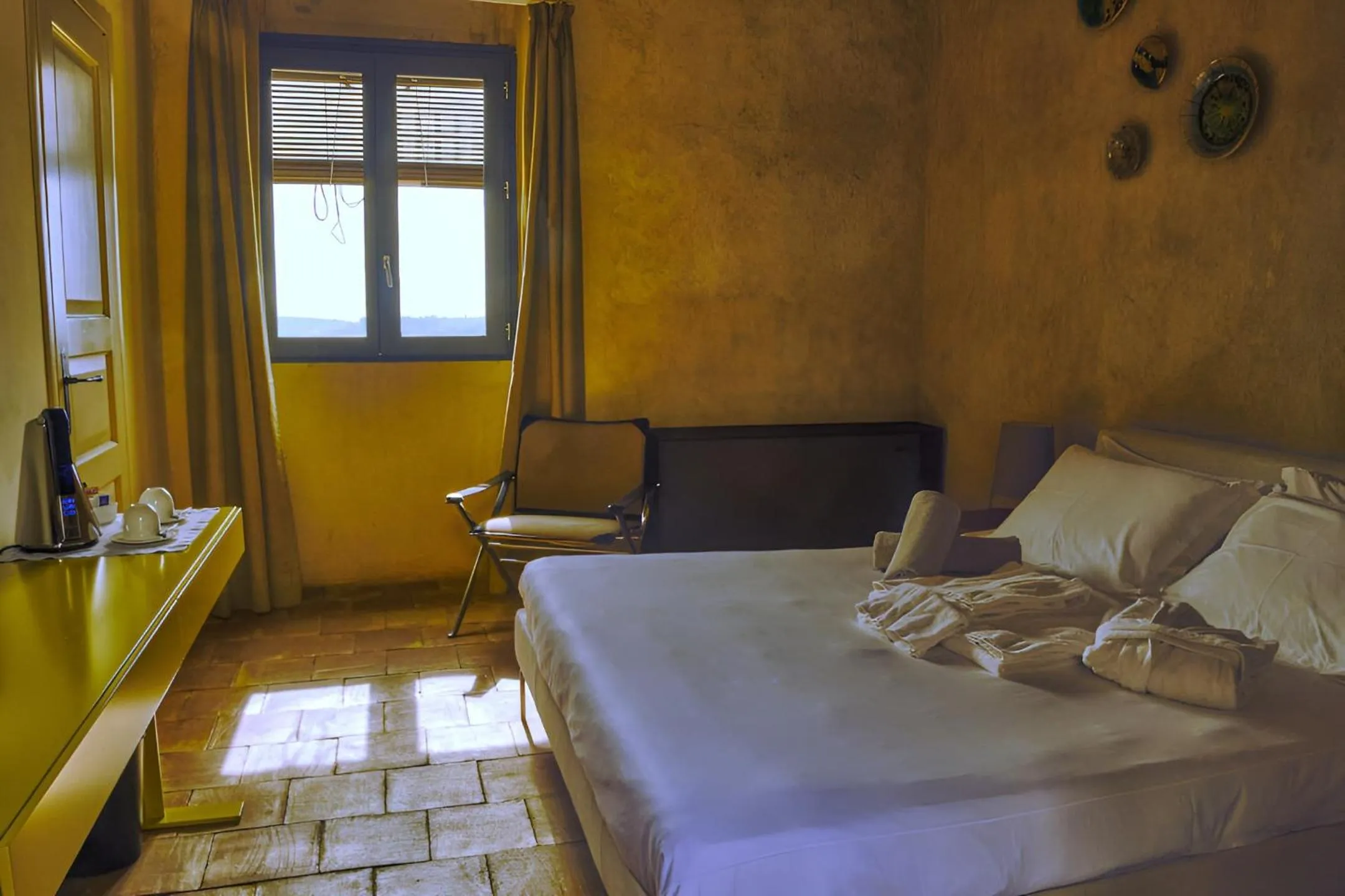 Bedroom, Bed in Wine Relais Feudi Del Pisciotto