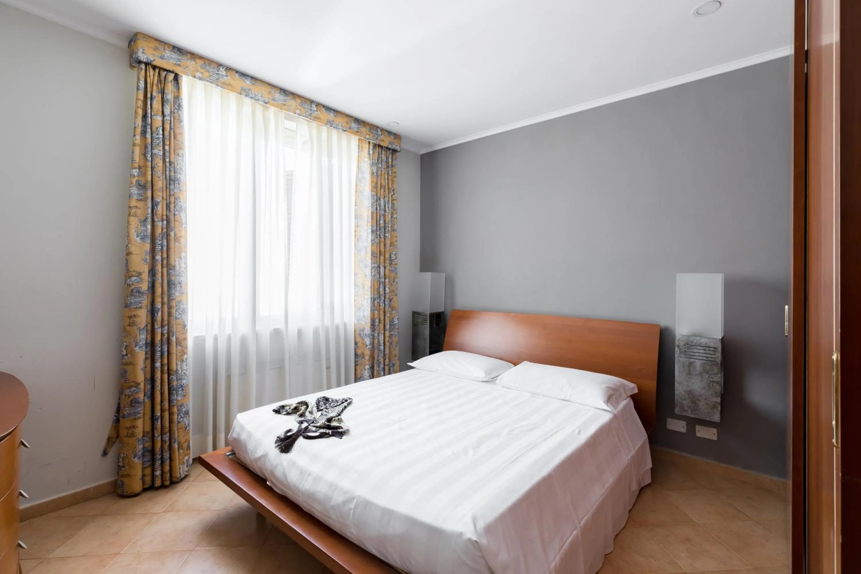 Crosti Apartments