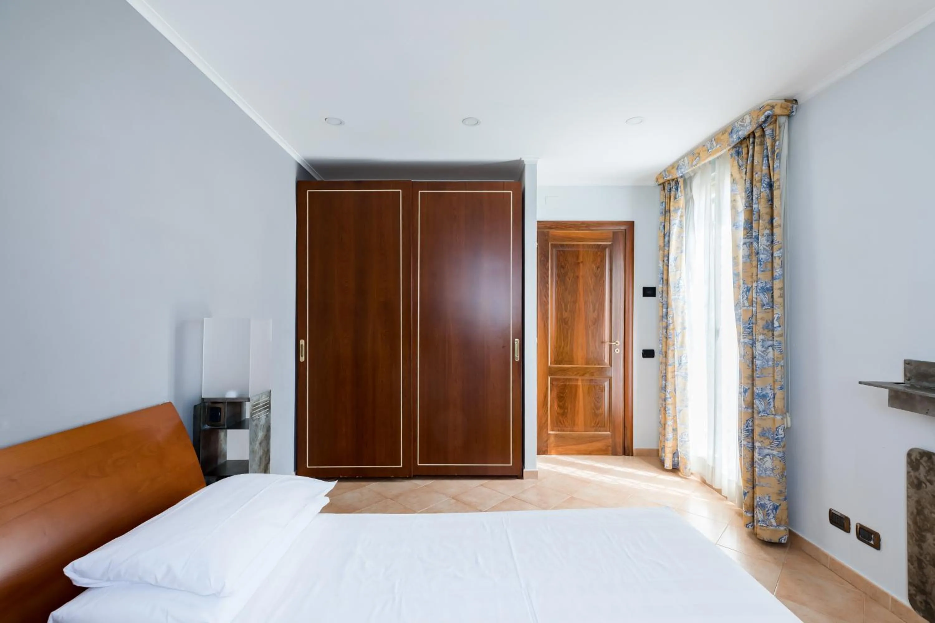 Crosti Apartments