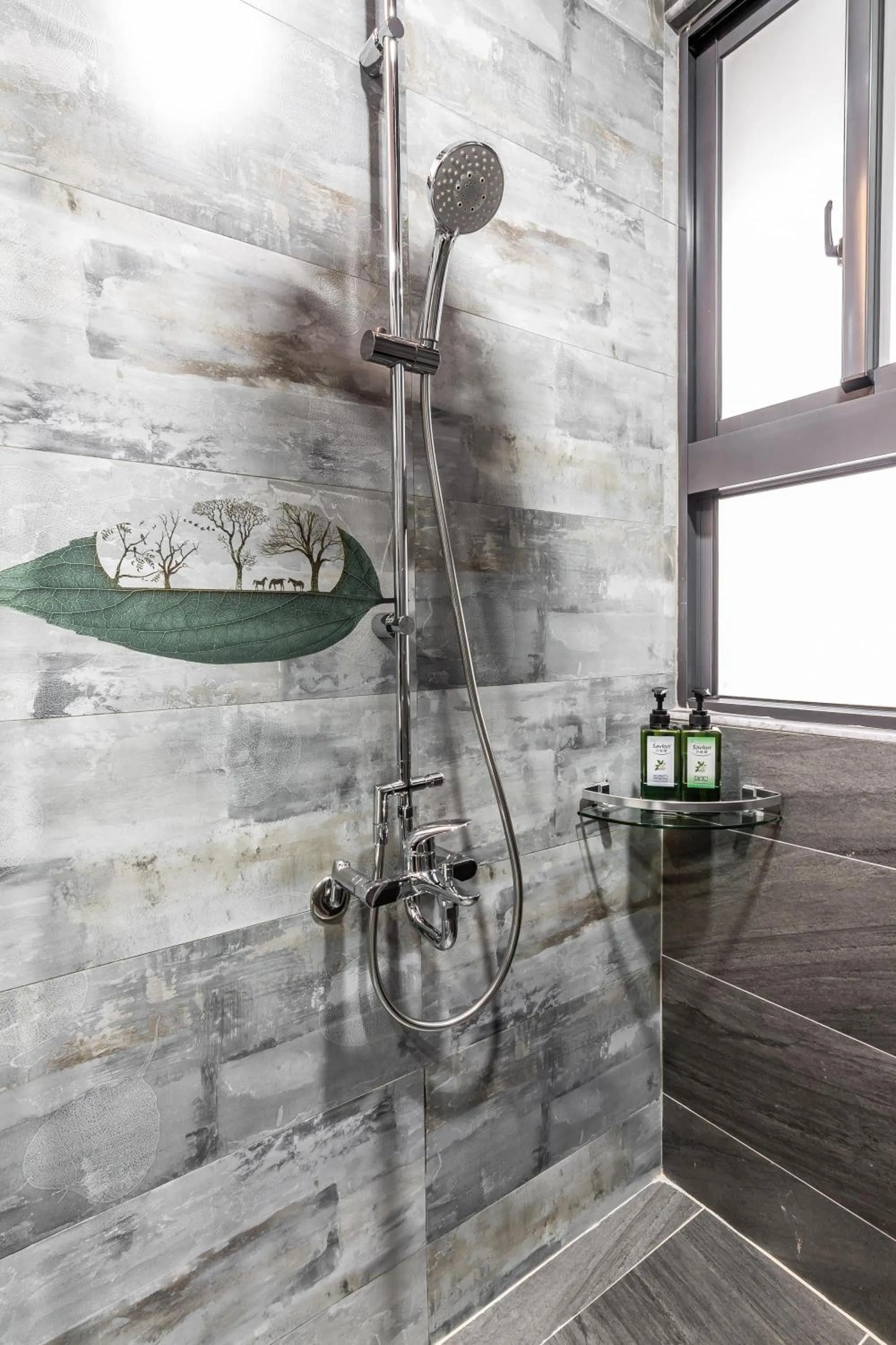 Shower in Meets Anping