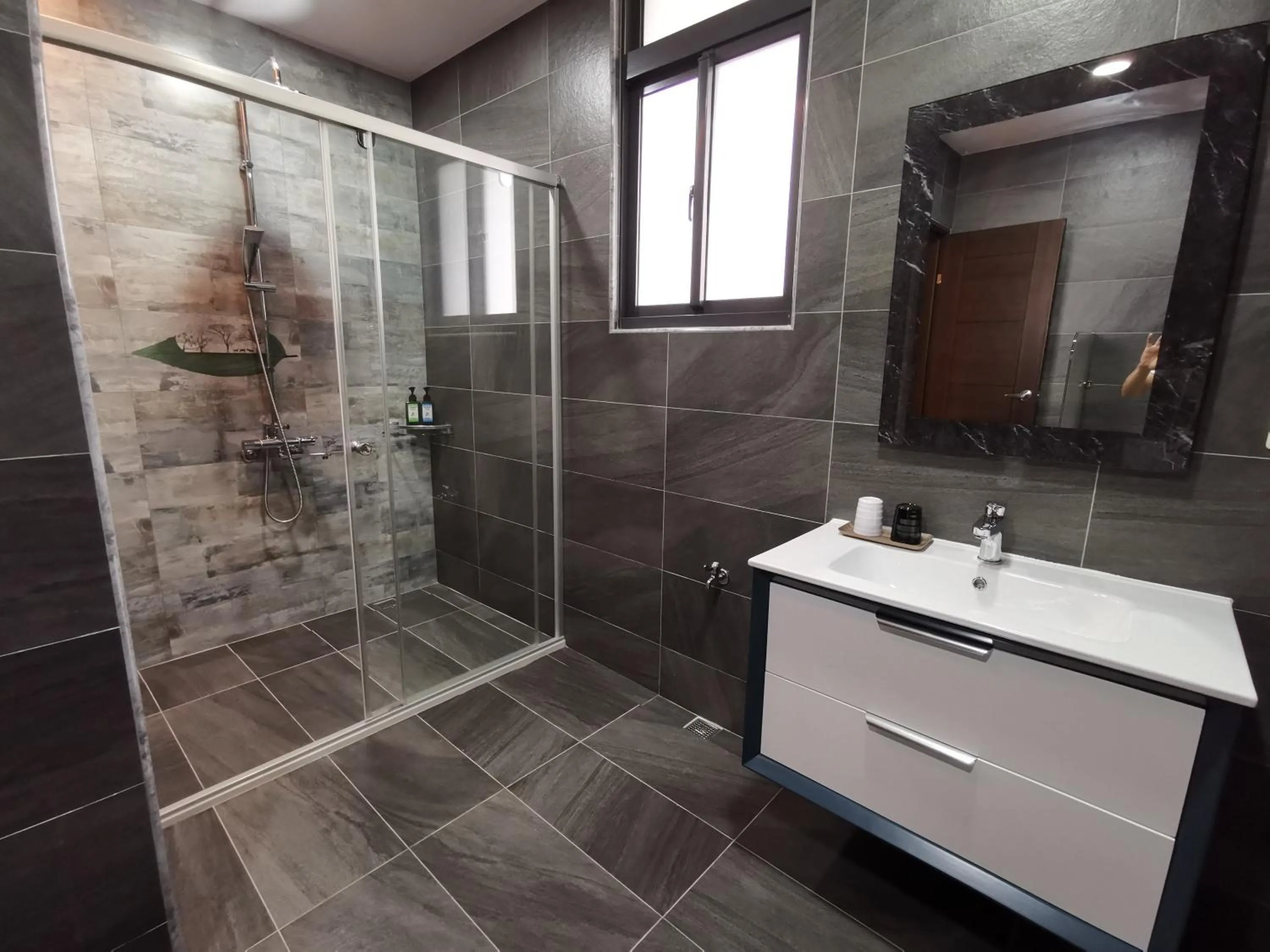 Shower in Meets Anping