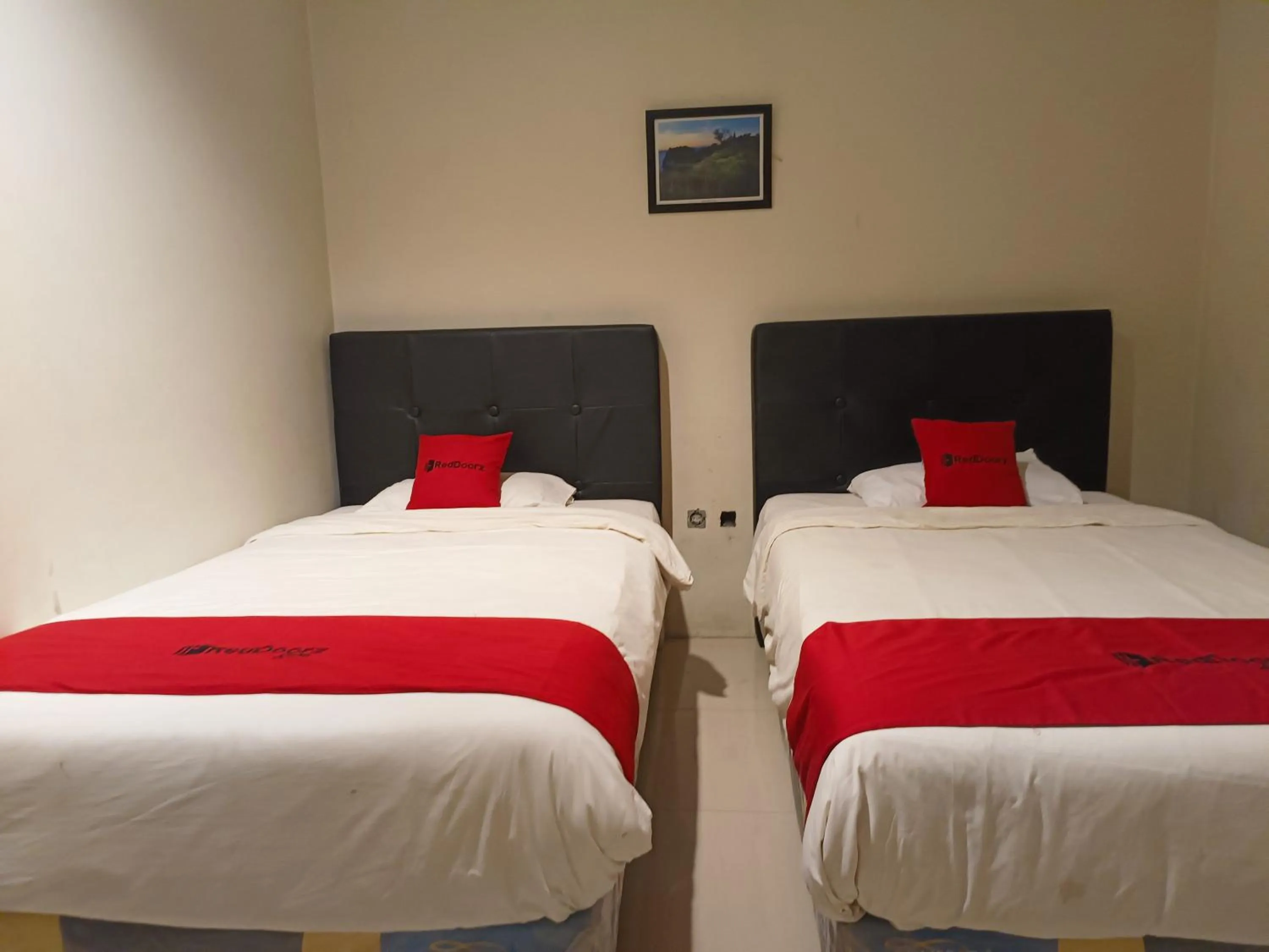 Bed in RedDoorz At Rids Hotel Manado