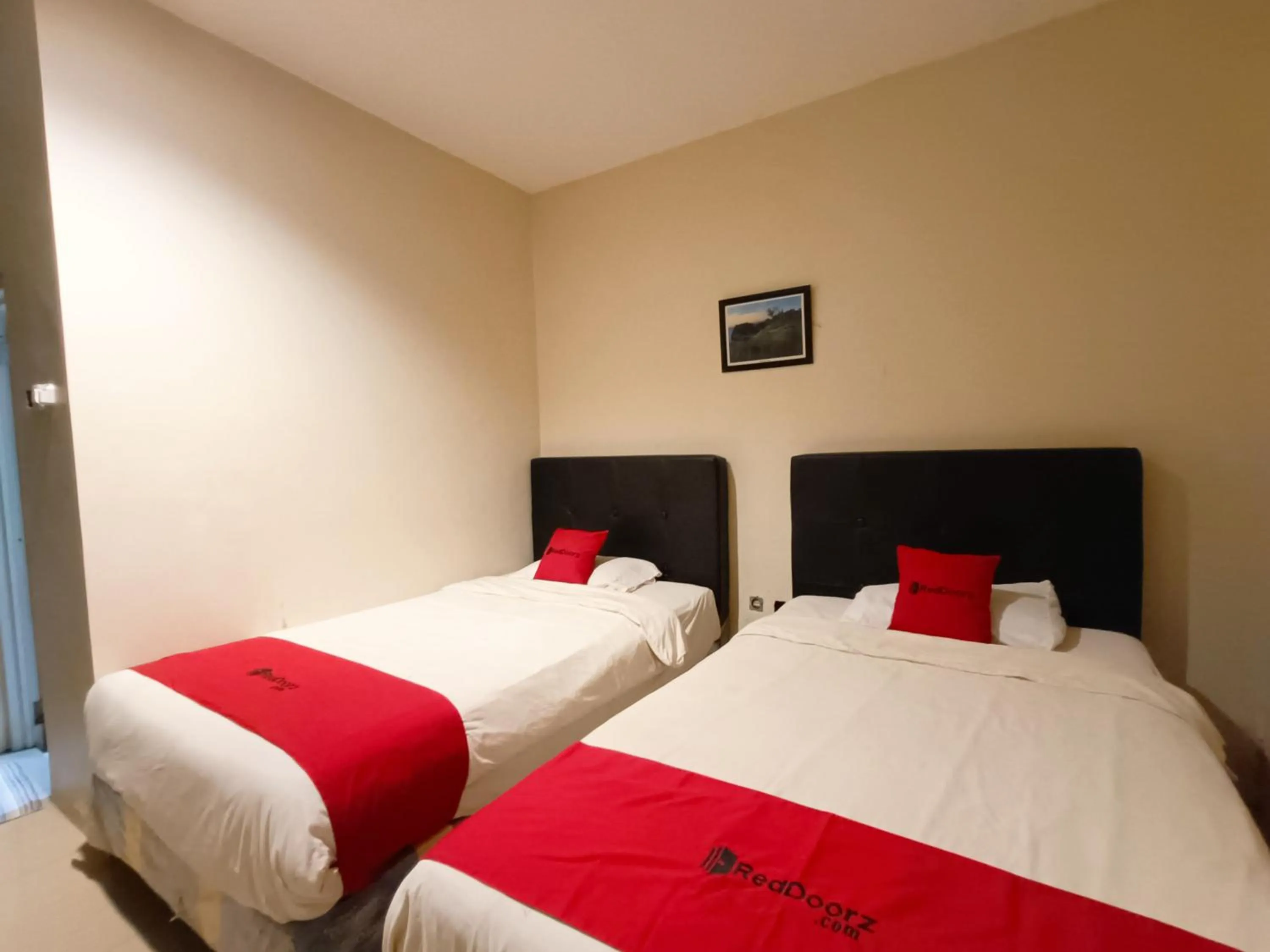 Bed in RedDoorz At Rids Hotel Manado
