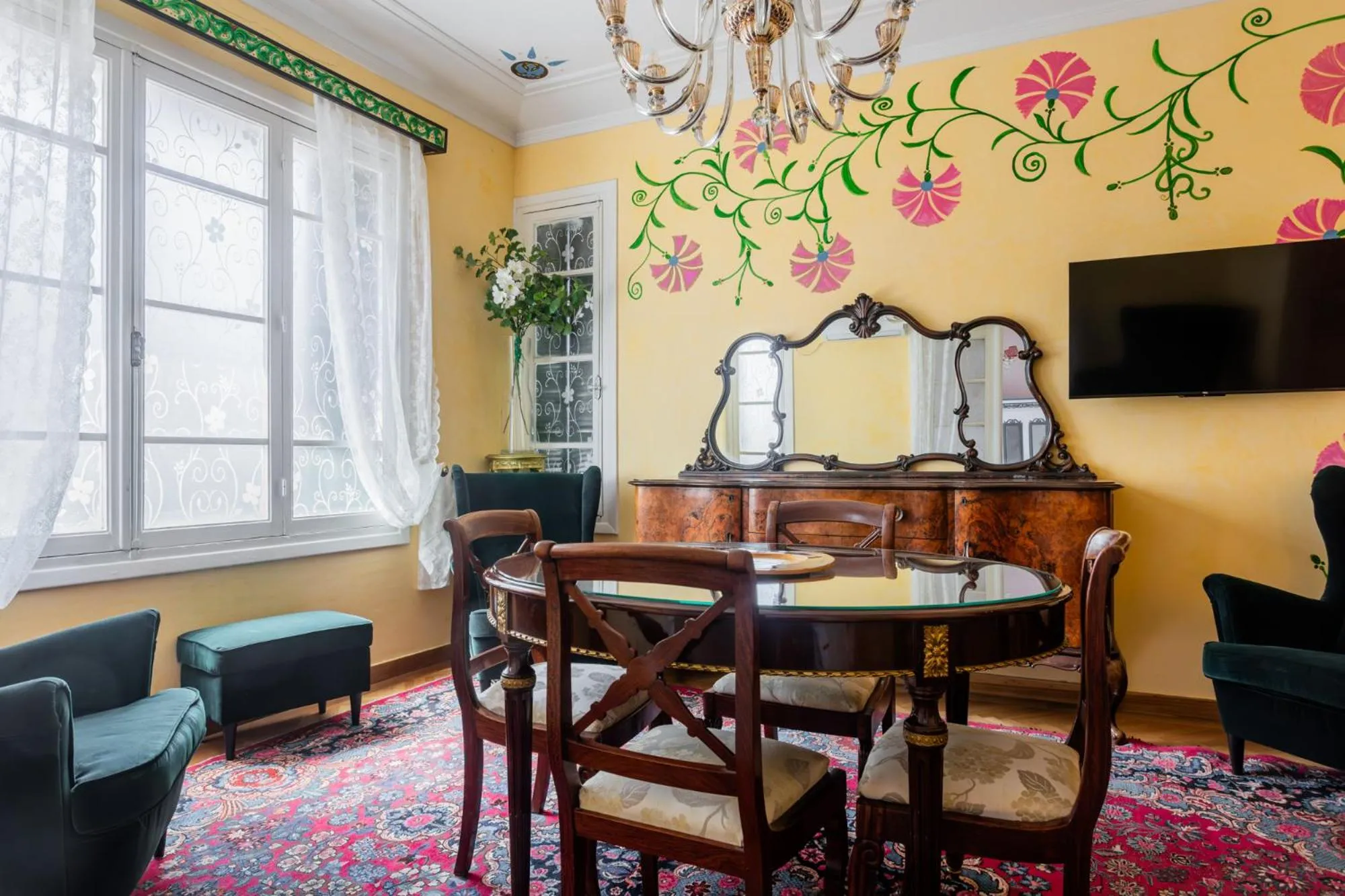 Eclectic 4-Bed, 4-Bath Apt in Central Athens - AK1