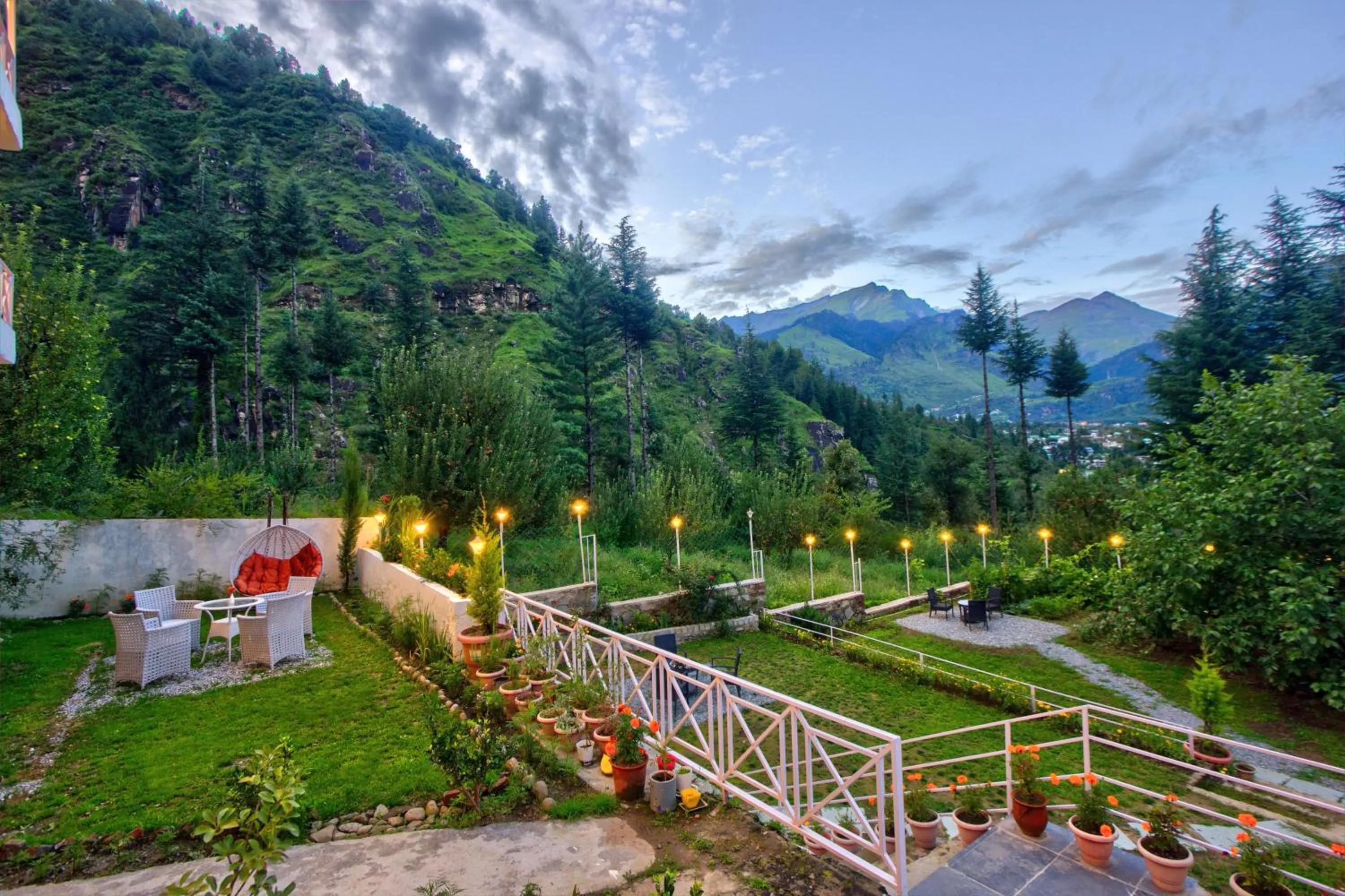 Mountain view in Baan by Snow City Farm