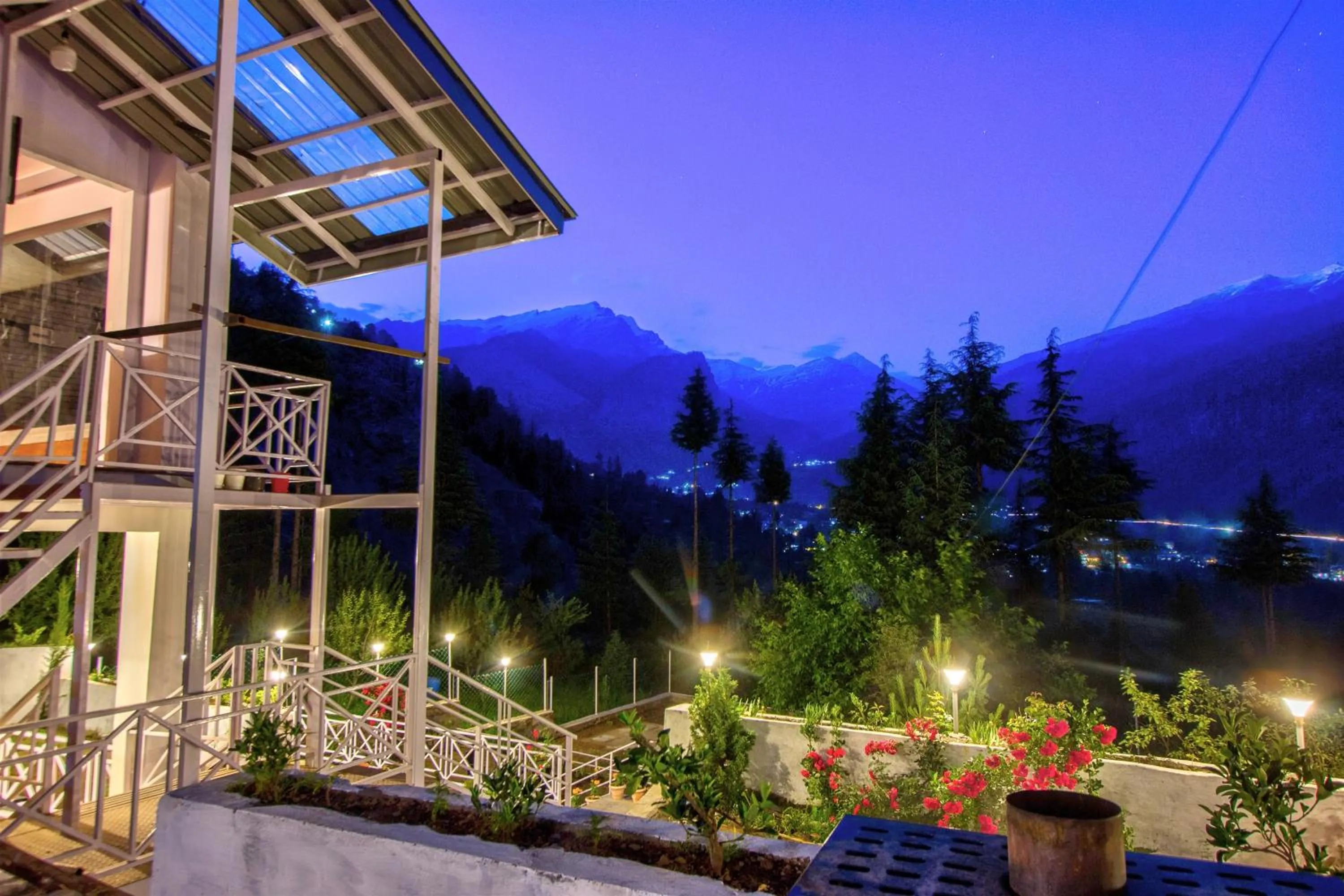 Mountain view in Baan by Snow City Farm